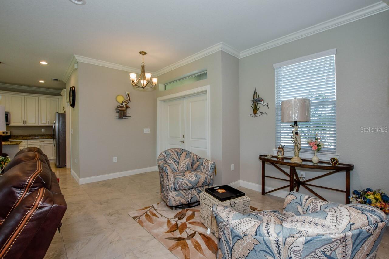 Image 5 of 31 For 1182 Yorkshire Street