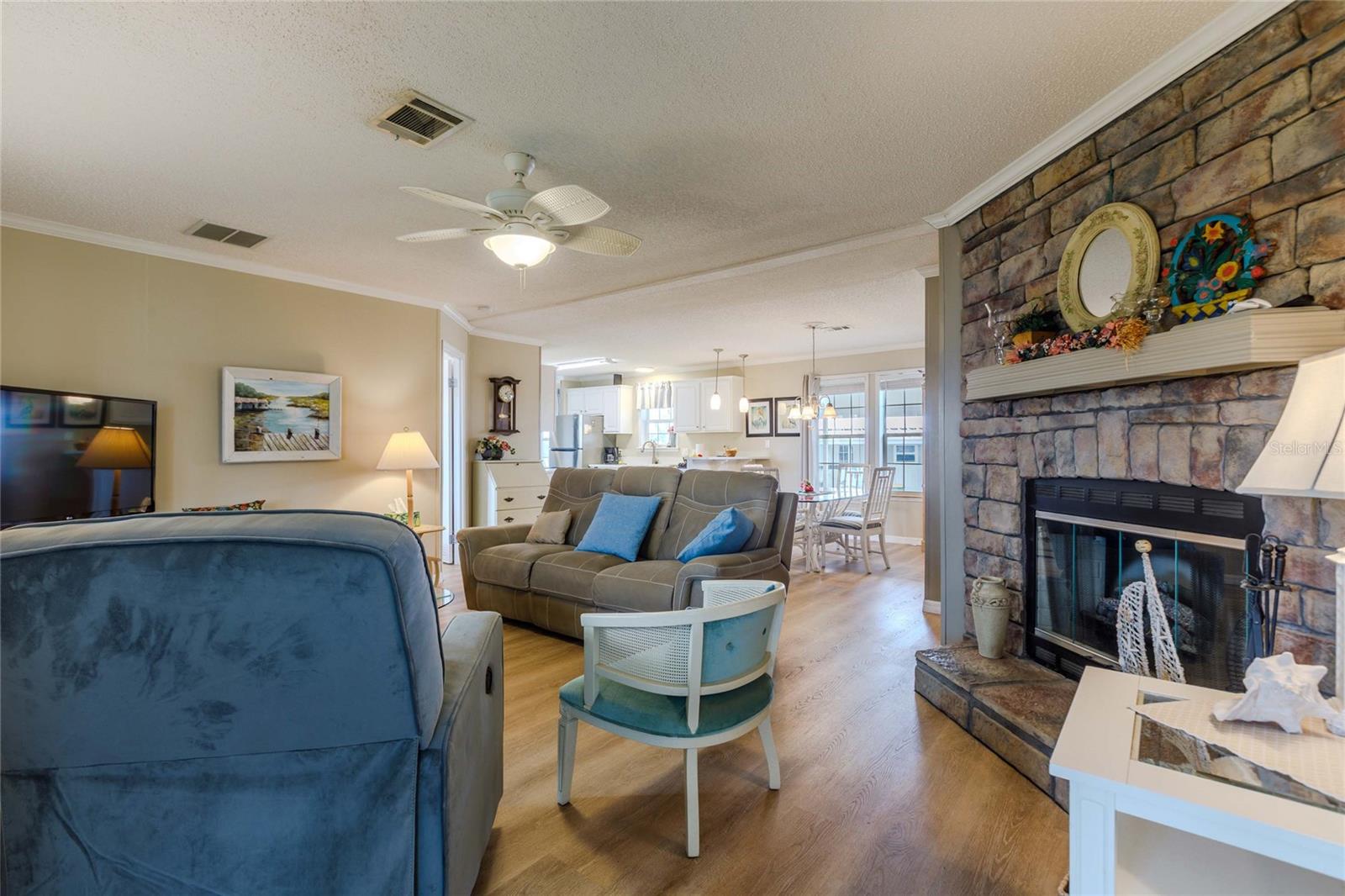 Image 13 of 86 For 2100 Kings Highway 376