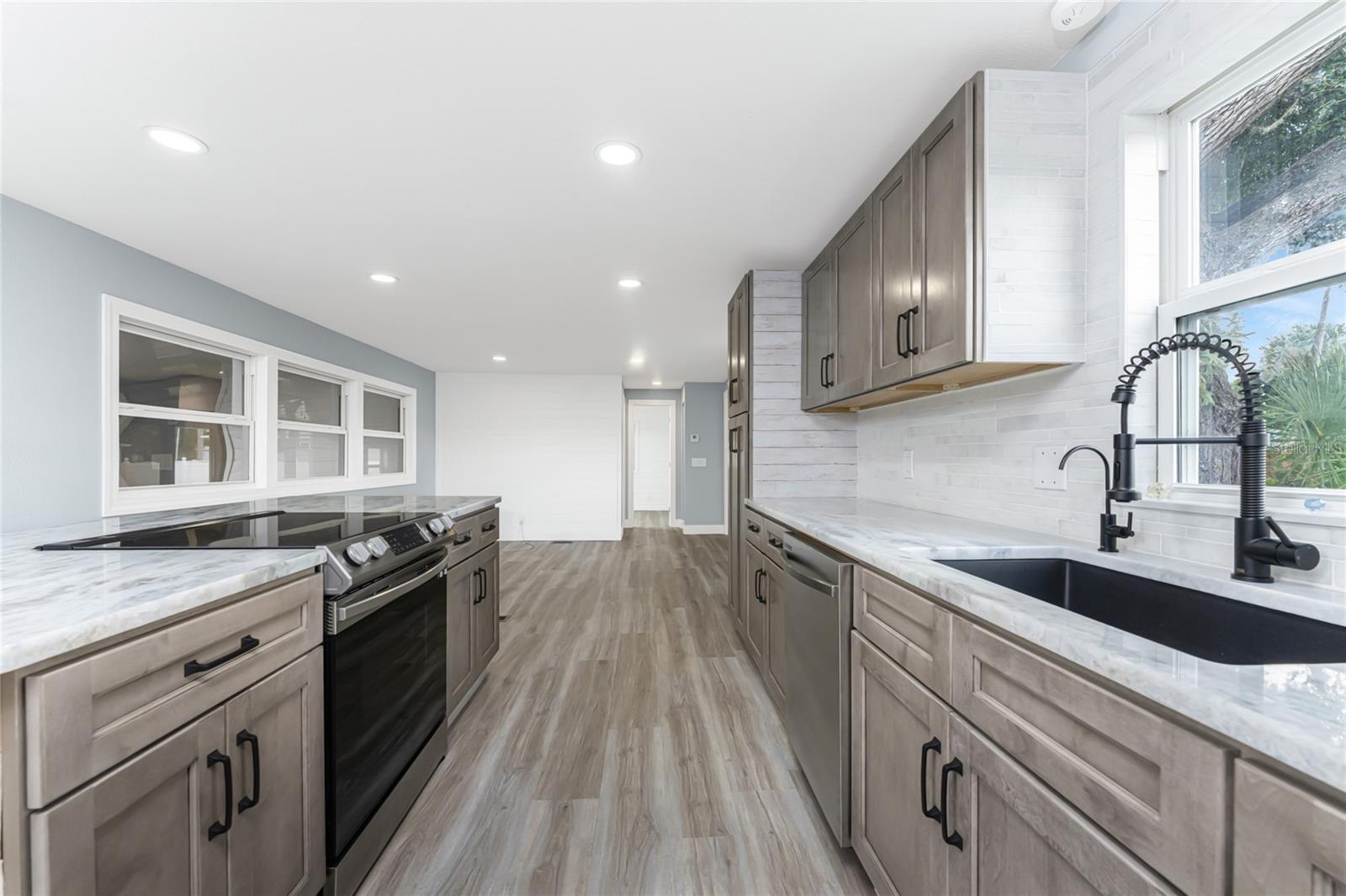 Image 5 of 61 For 11916 Newman Terrace