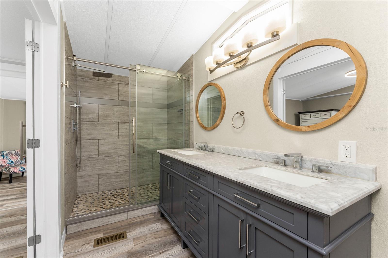 Image 25 of 54 For 15430 Olive Circle