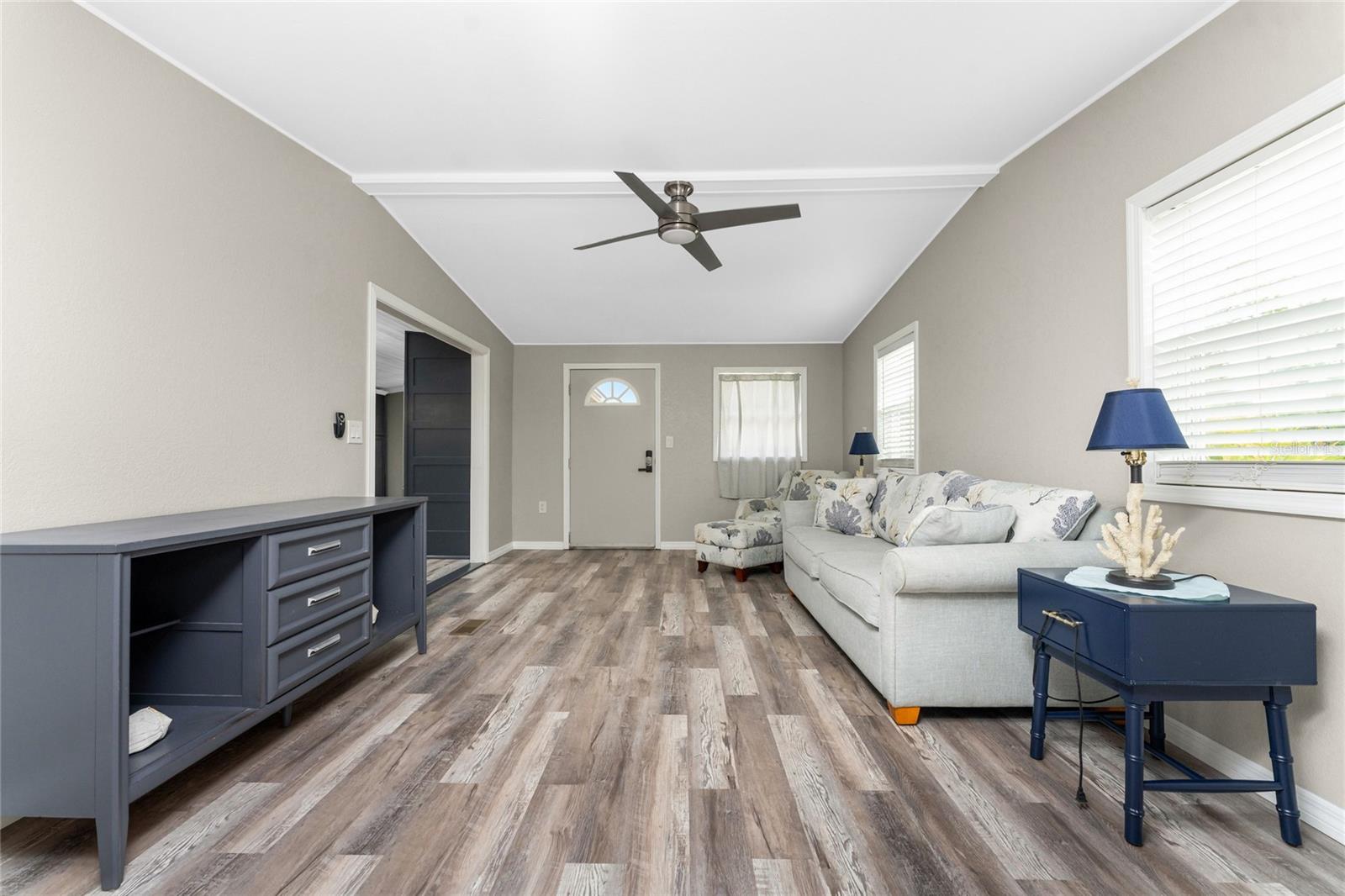 Image 4 of 54 For 15430 Olive Circle