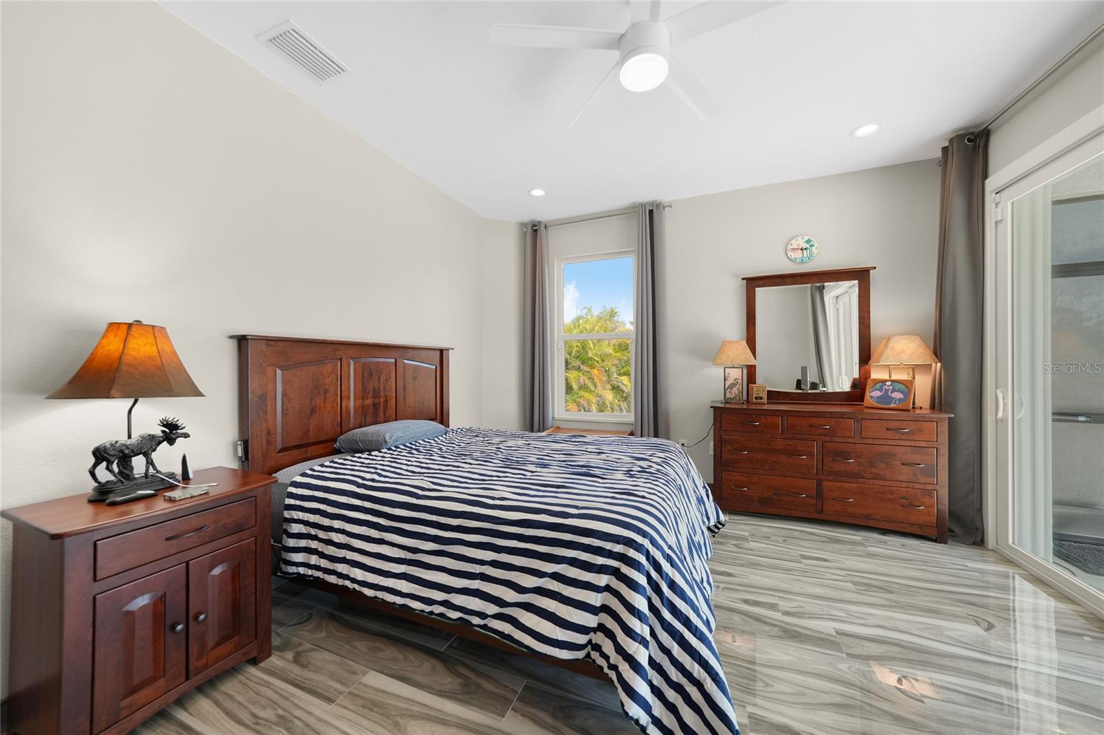 Image 18 of 36 For 13295 Eisenhower Drive