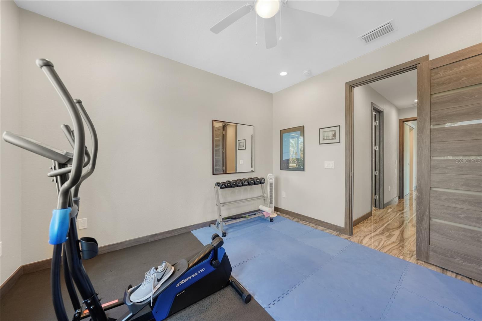 Image 23 of 36 For 13295 Eisenhower Drive