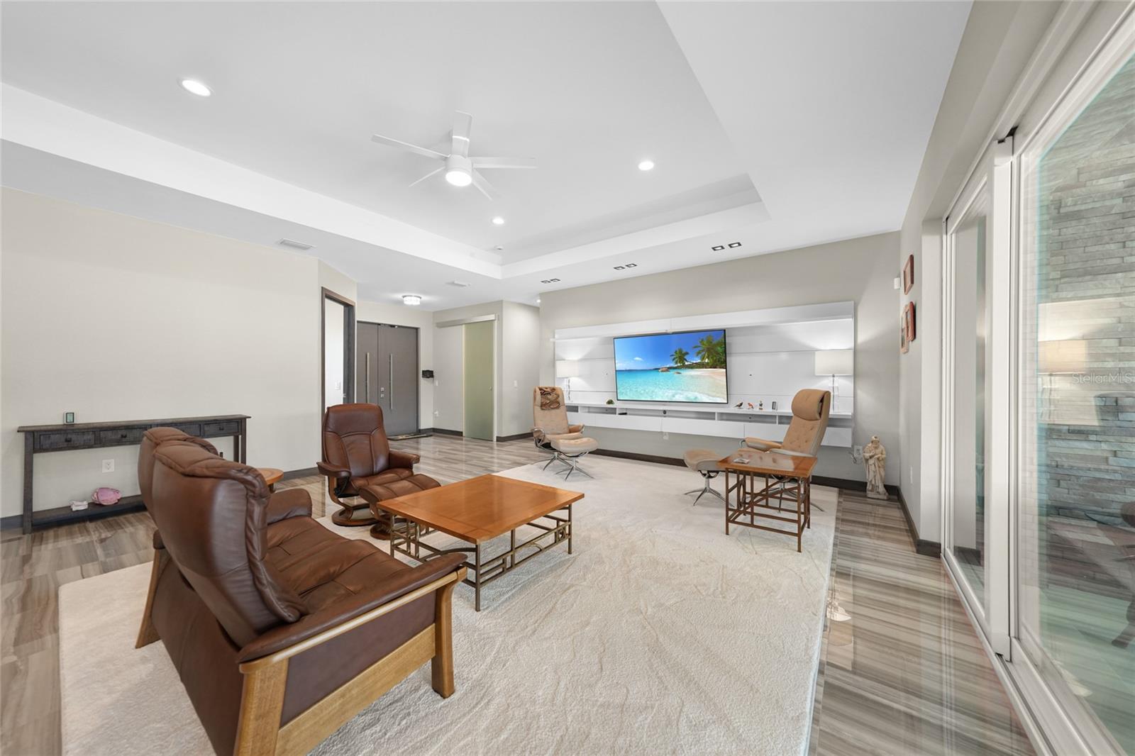 Image 9 of 36 For 13295 Eisenhower Drive