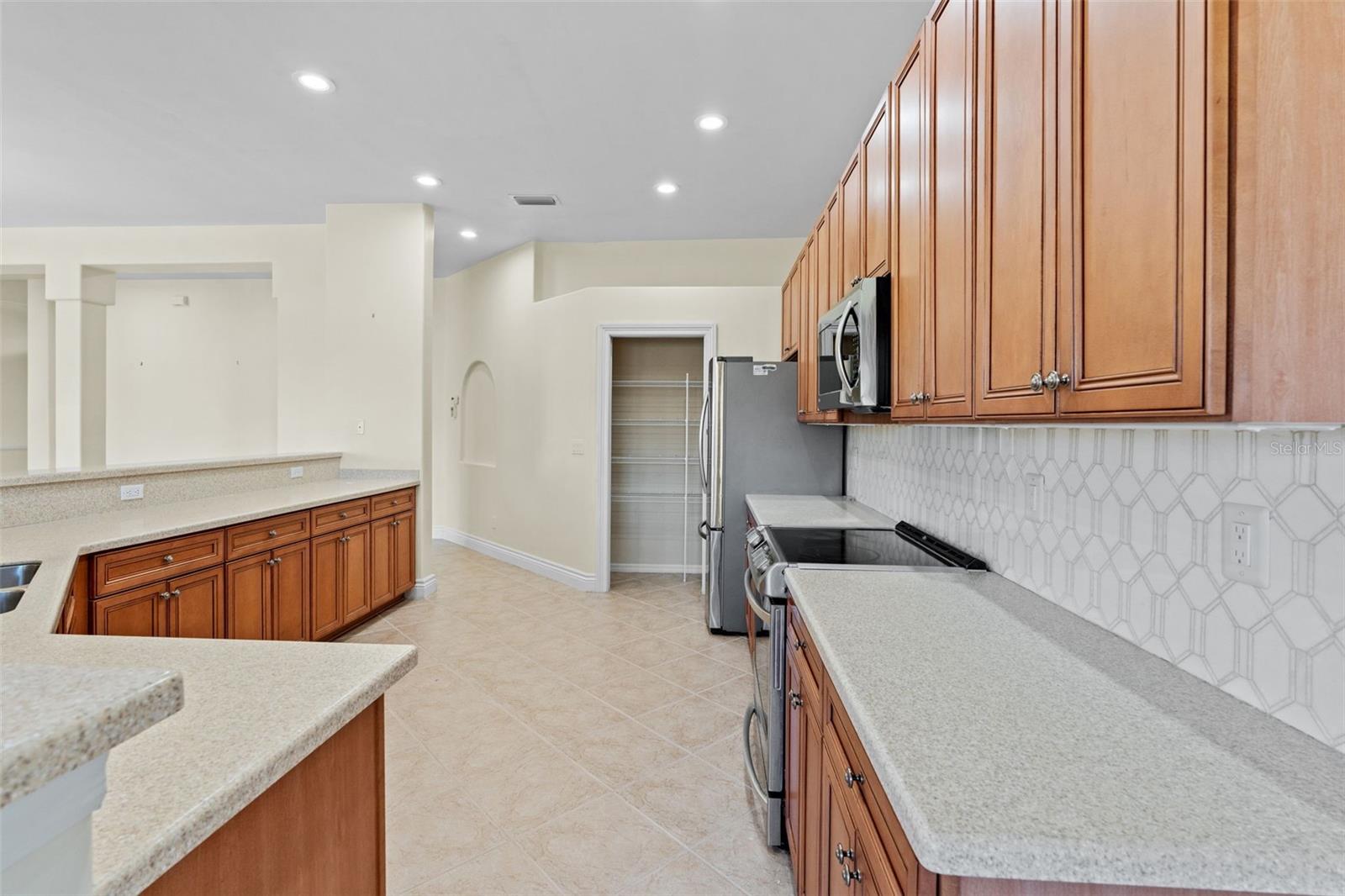 Image 14 of 31 For 8429 Laurel Lakes Boulevard