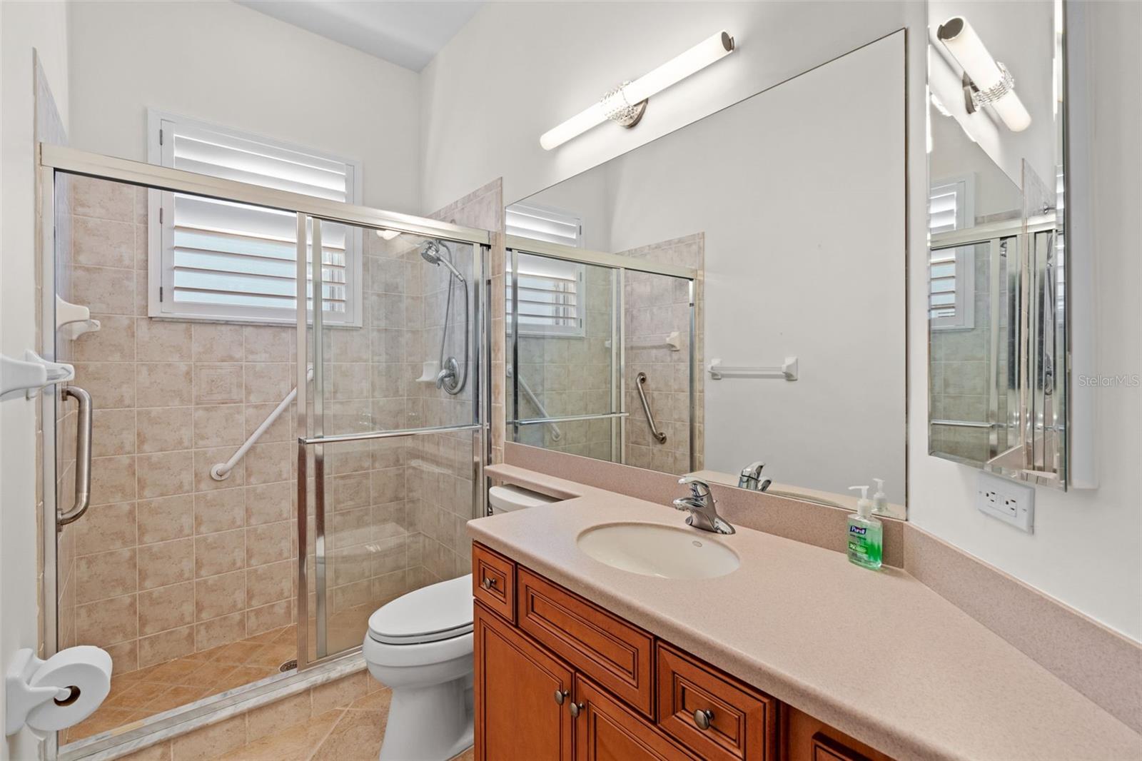 Image 18 of 31 For 8429 Laurel Lakes Boulevard