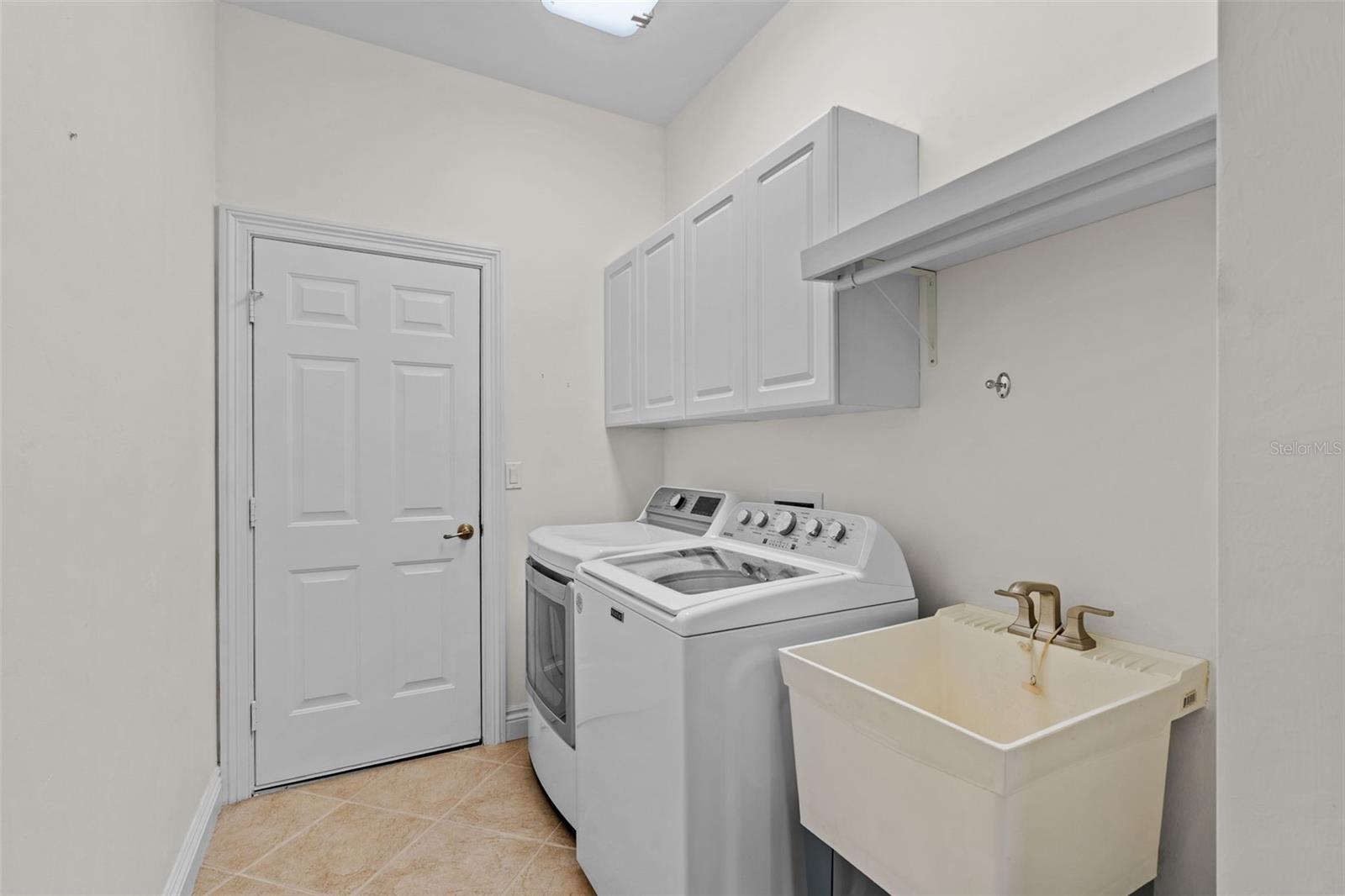 Image 19 of 31 For 8429 Laurel Lakes Boulevard