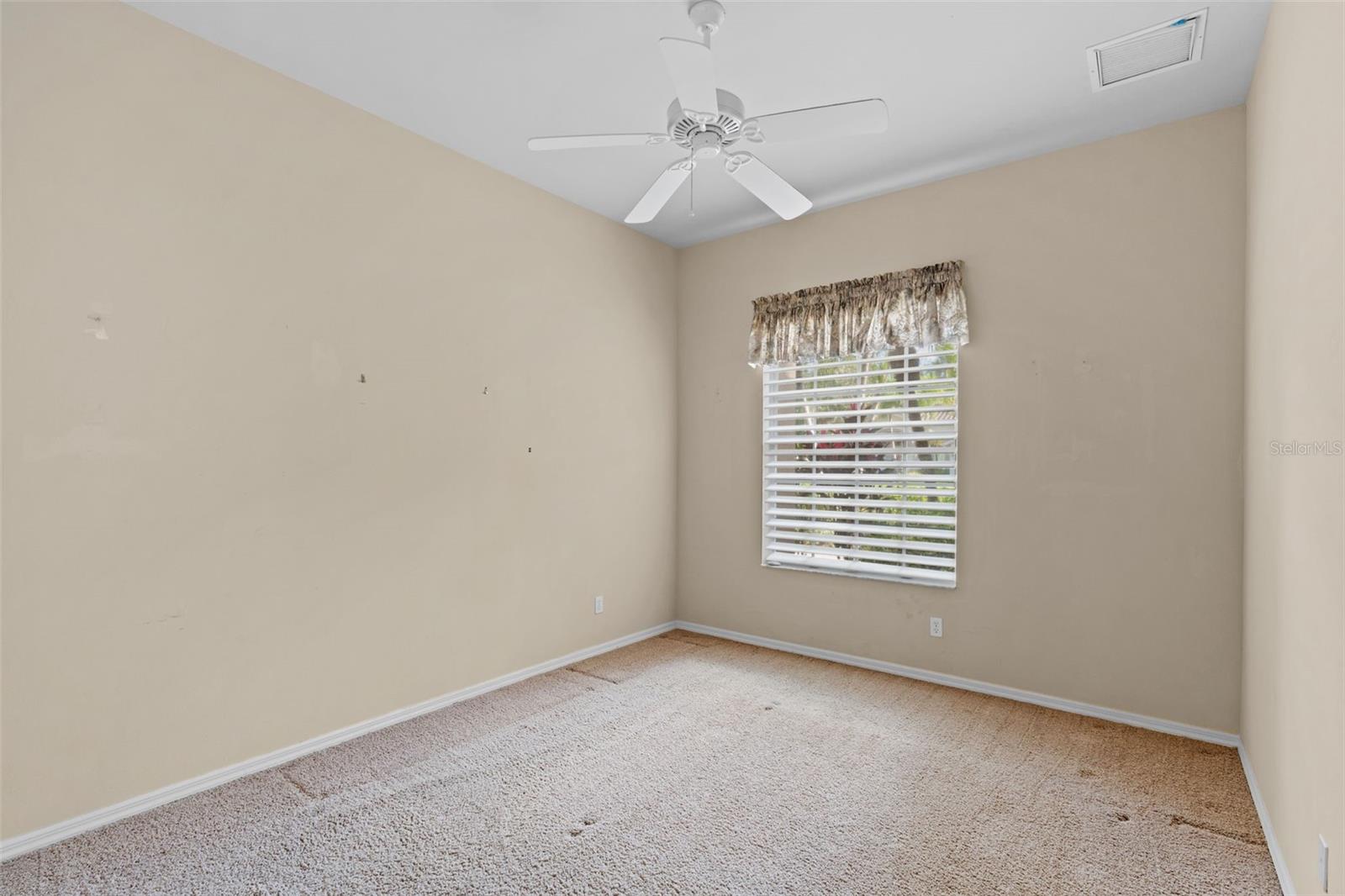 Image 20 of 31 For 8429 Laurel Lakes Boulevard