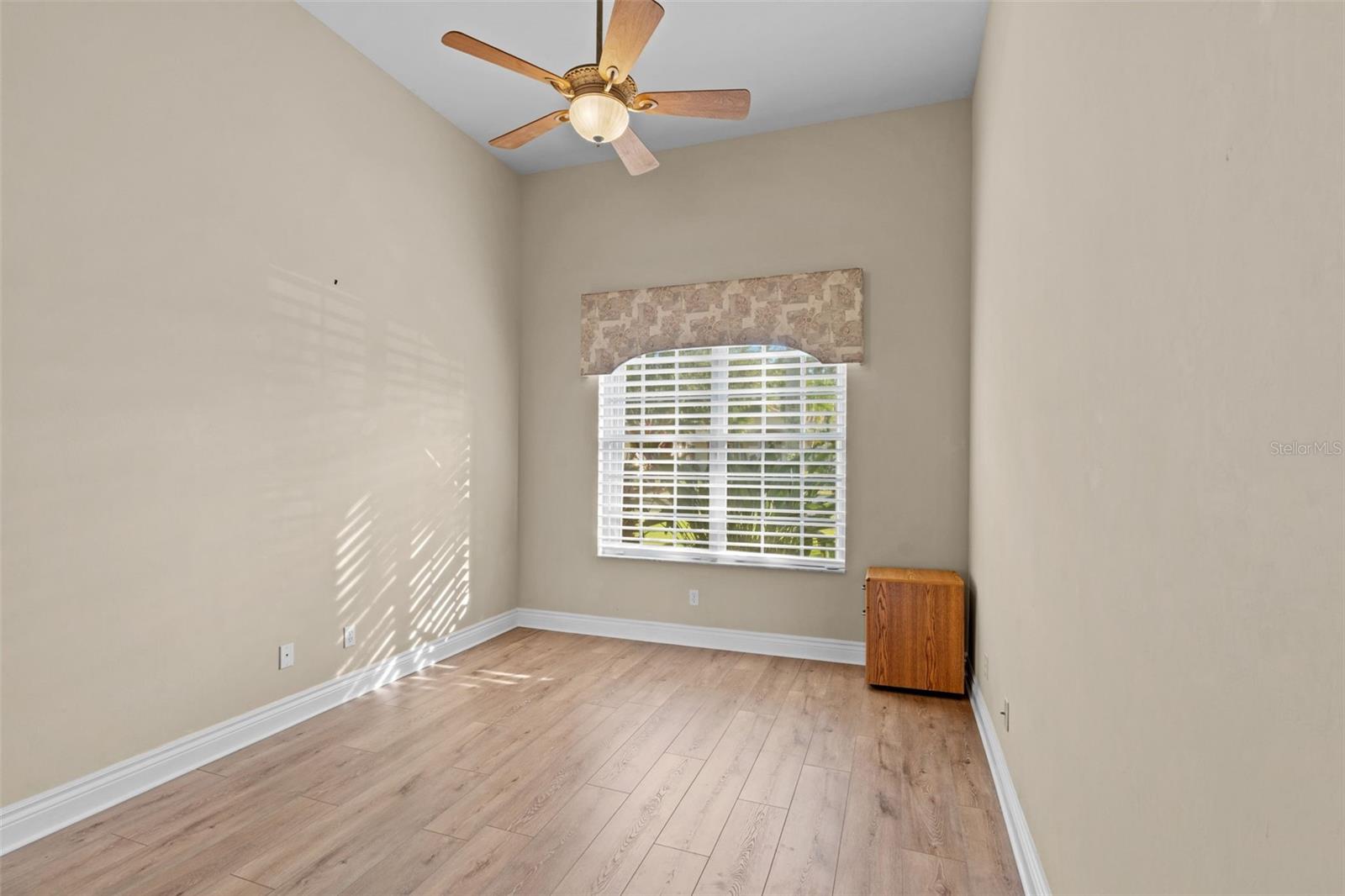 Image 21 of 31 For 8429 Laurel Lakes Boulevard