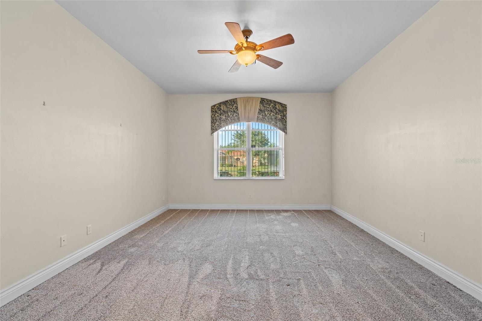 Image 25 of 31 For 8429 Laurel Lakes Boulevard