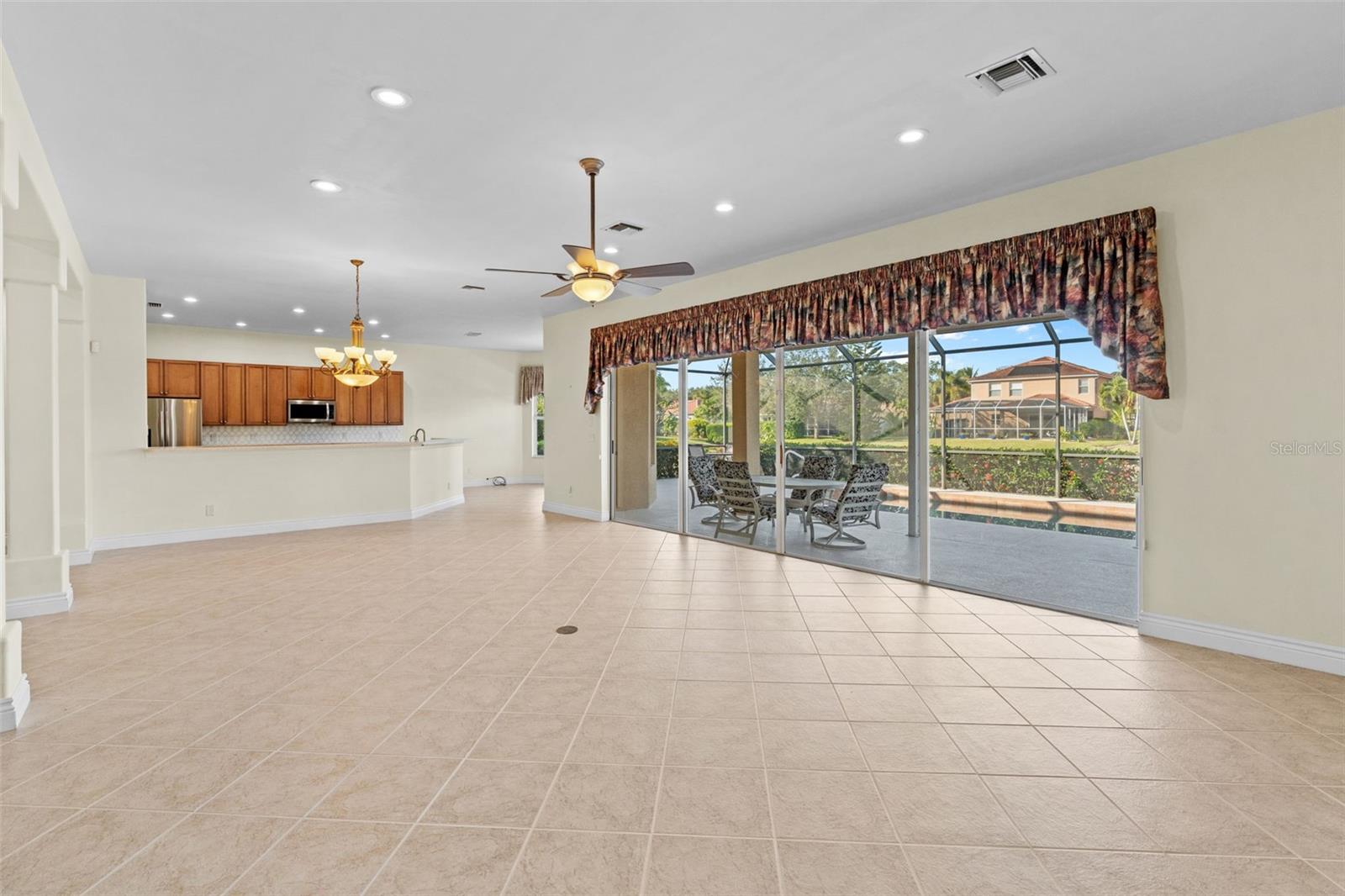 Image 4 of 31 For 8429 Laurel Lakes Boulevard