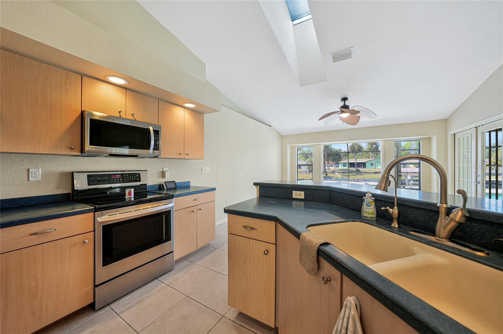 Image 11 of 44 For 75 Hoffer Street