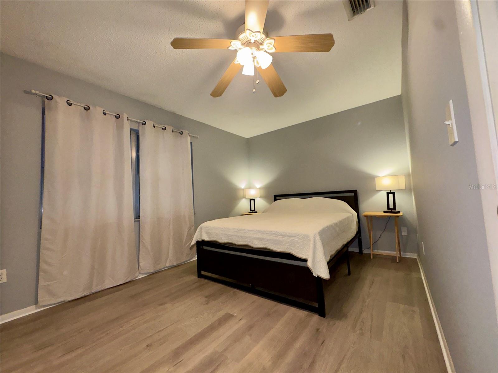 Image 20 of 34 For 13543 Longwood Avenue