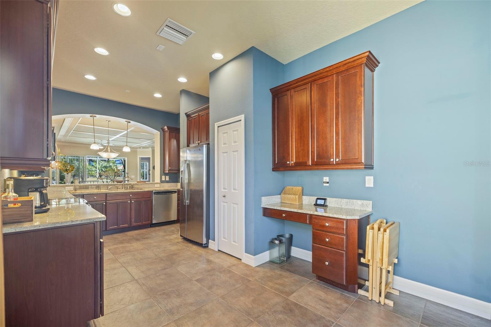 Image 11 of 57 For 4352 English Turn Way