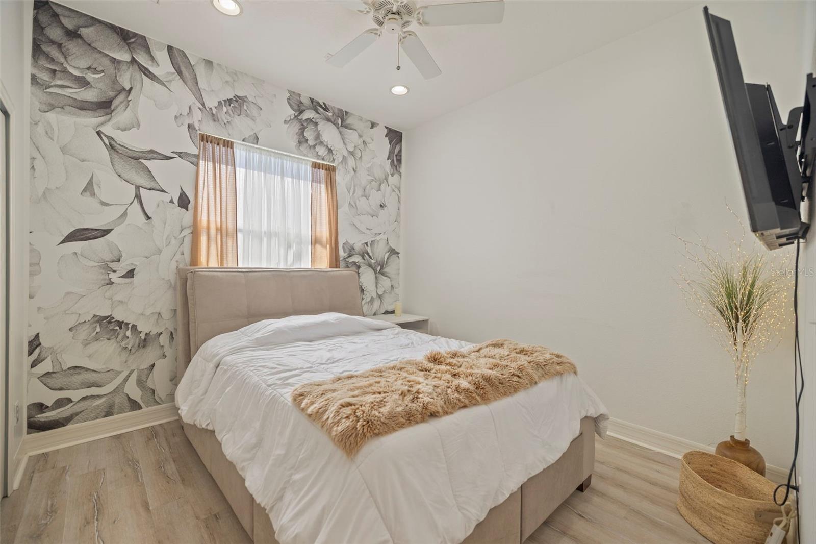 Image 12 of 57 For 4352 English Turn Way