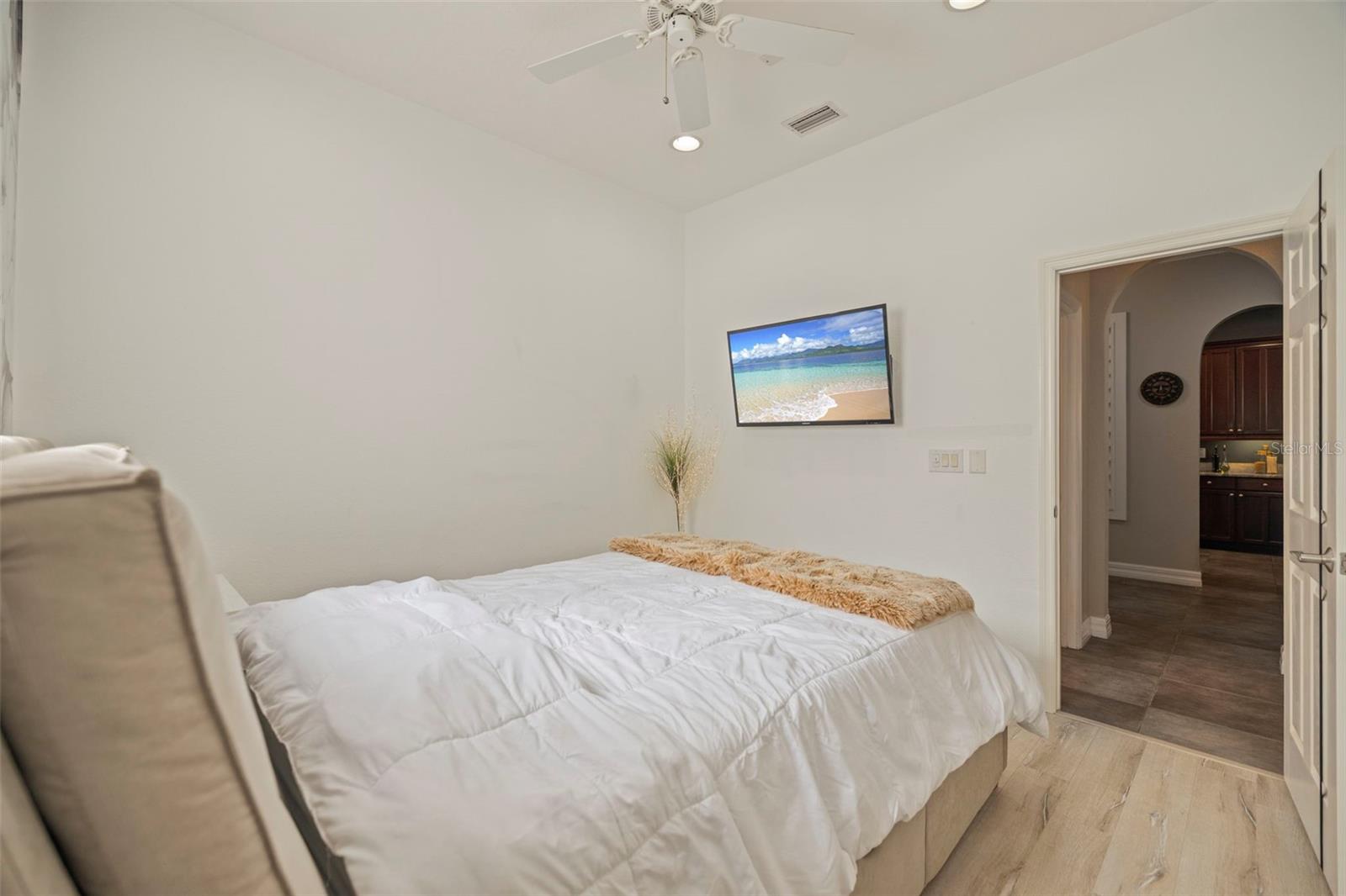 Image 13 of 57 For 4352 English Turn Way