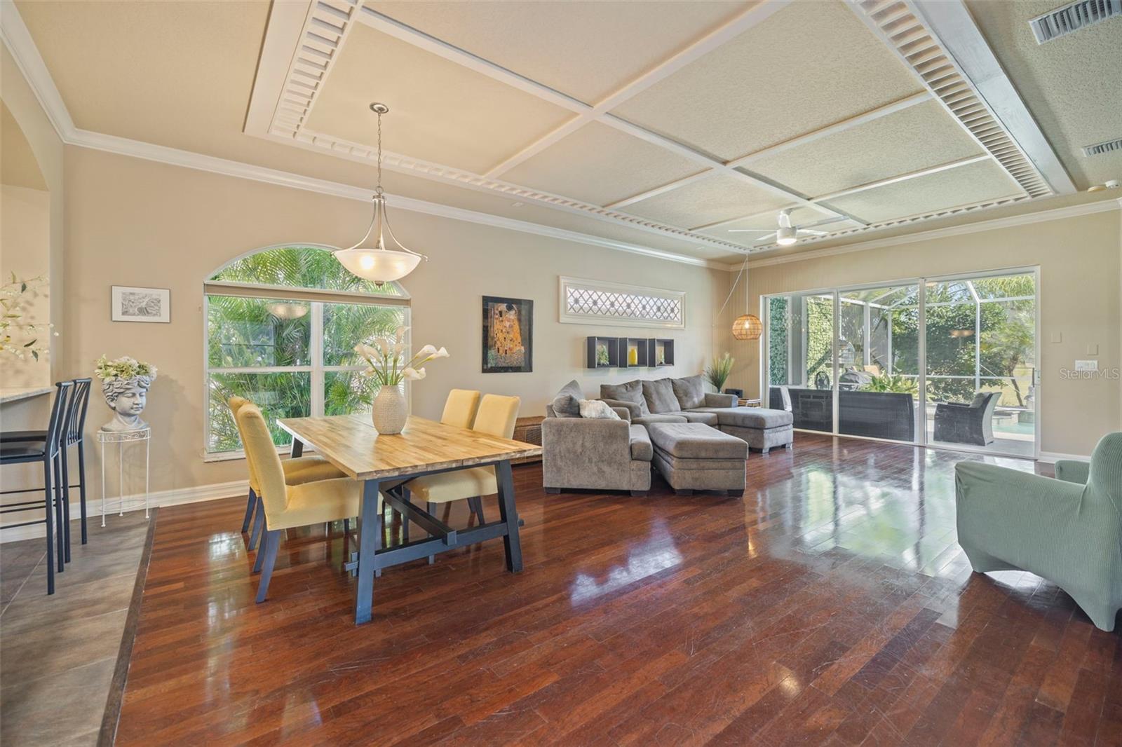 Image 17 of 57 For 4352 English Turn Way