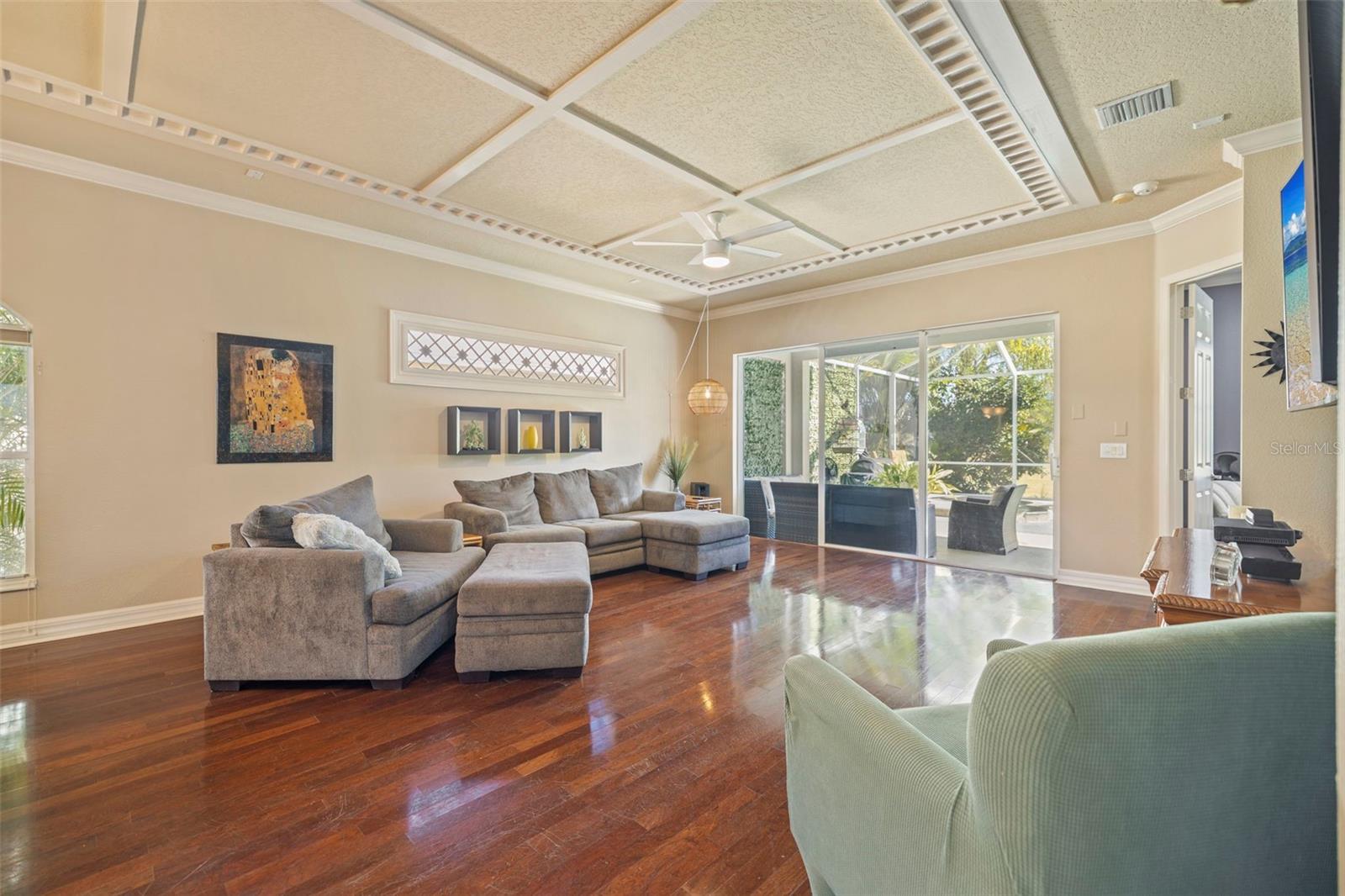 Image 20 of 57 For 4352 English Turn Way