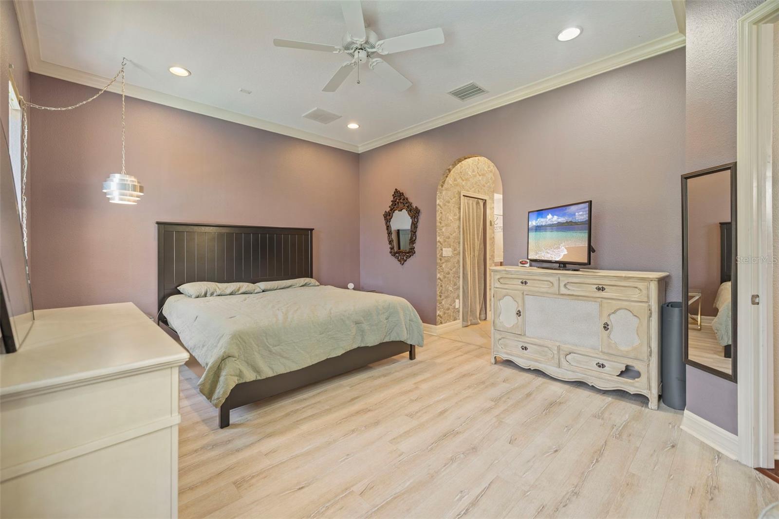 Image 24 of 57 For 4352 English Turn Way