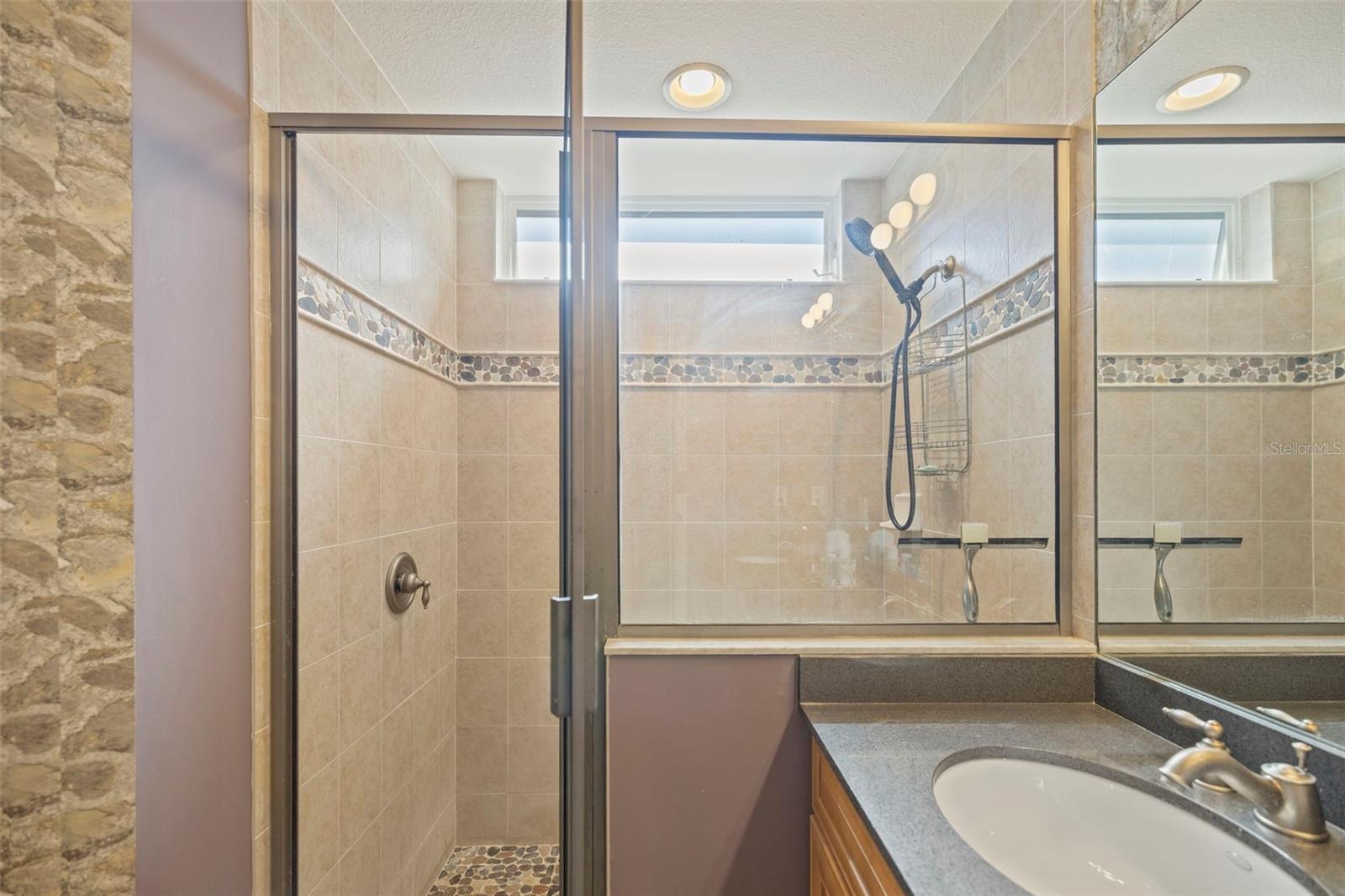 Image 28 of 57 For 4352 English Turn Way