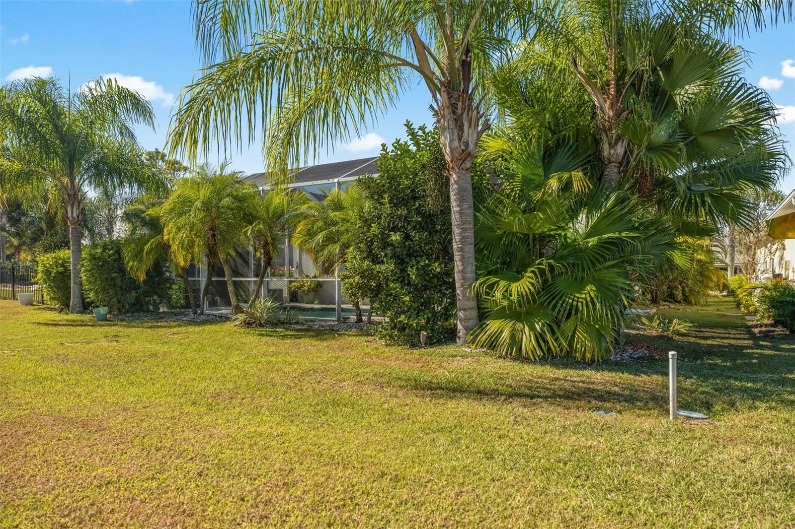 Image 37 of 57 For 4352 English Turn Way