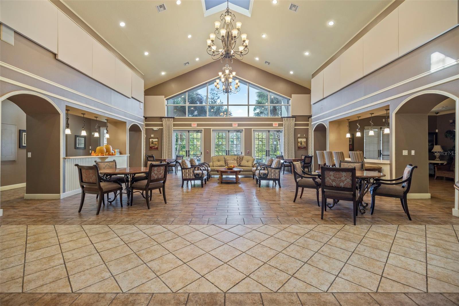 Image 43 of 57 For 4352 English Turn Way