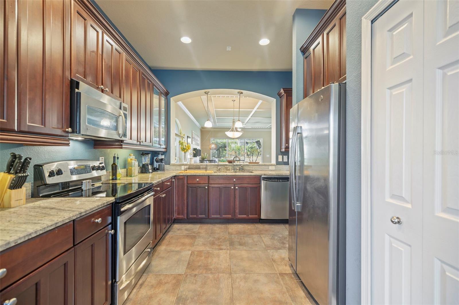 Image 7 of 57 For 4352 English Turn Way