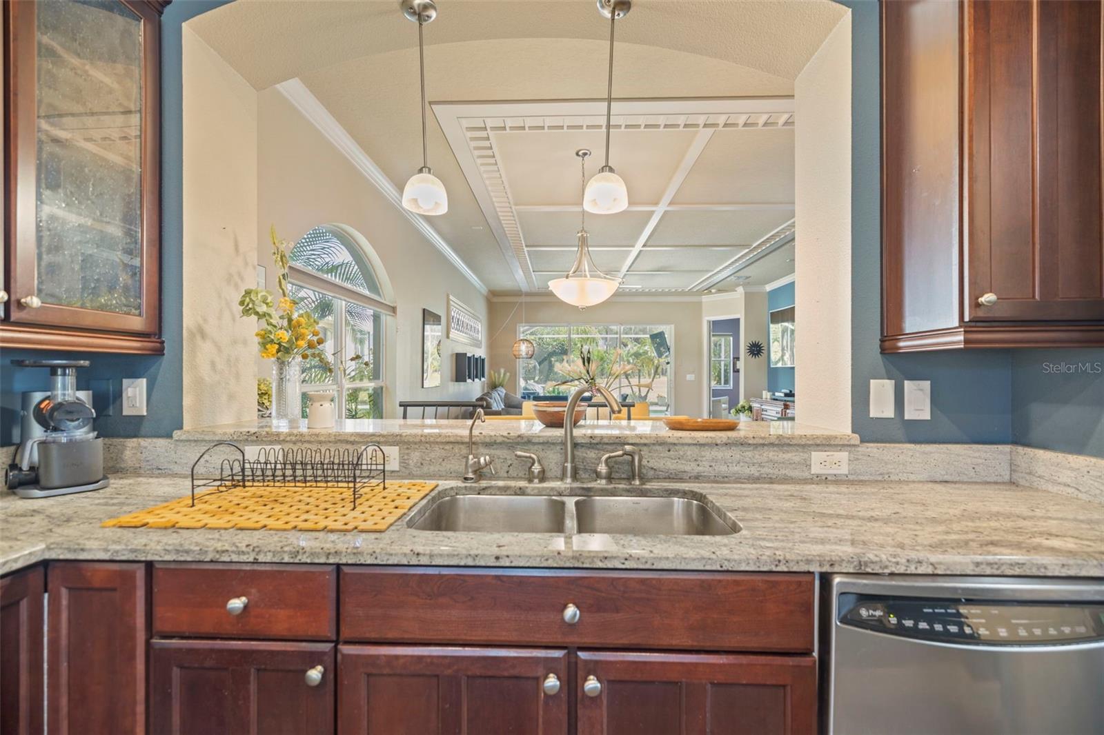 Image 9 of 57 For 4352 English Turn Way