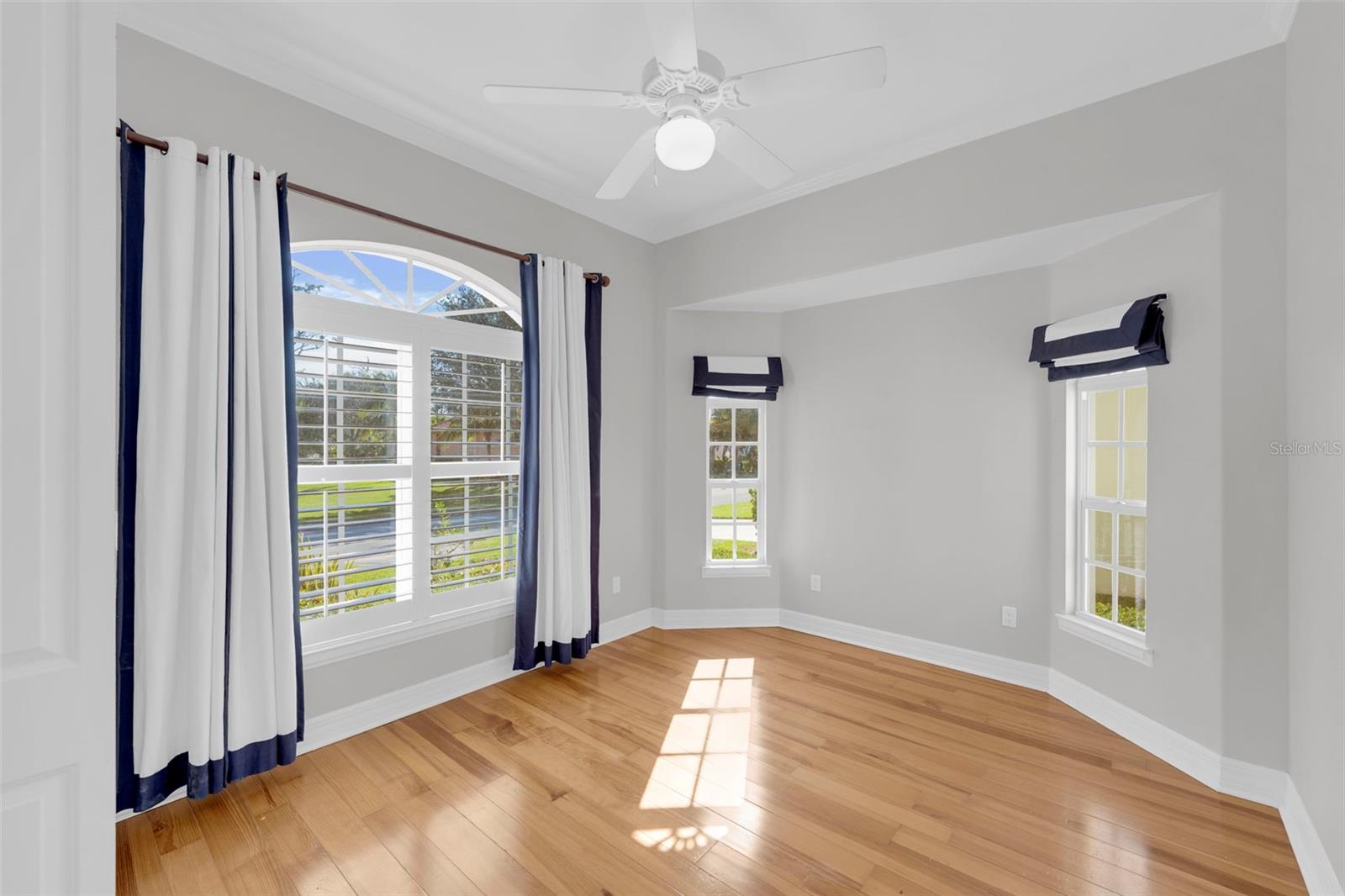 Image 14 of 41 For 8642 Lake Circle