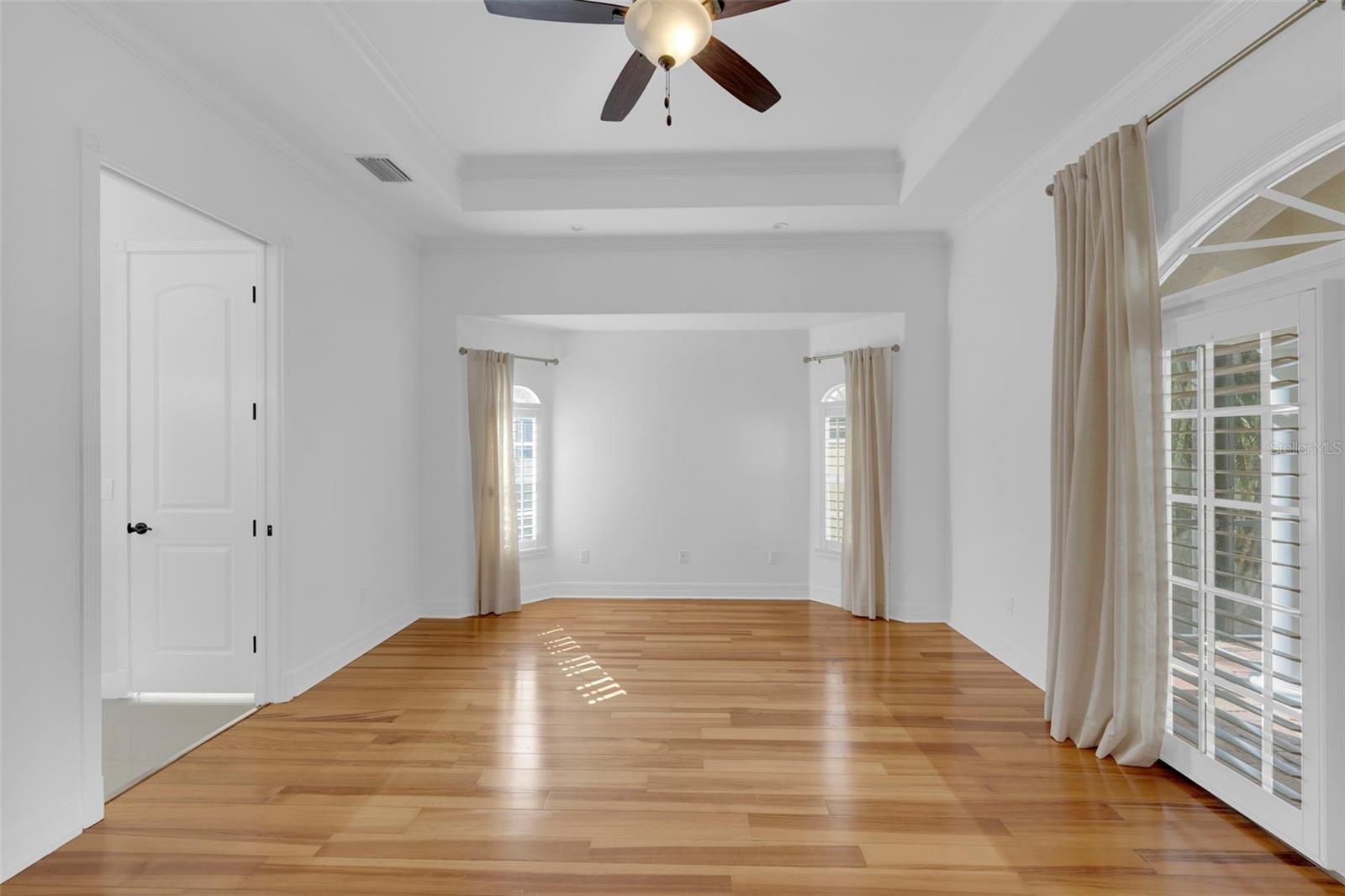 Image 19 of 41 For 8642 Lake Circle