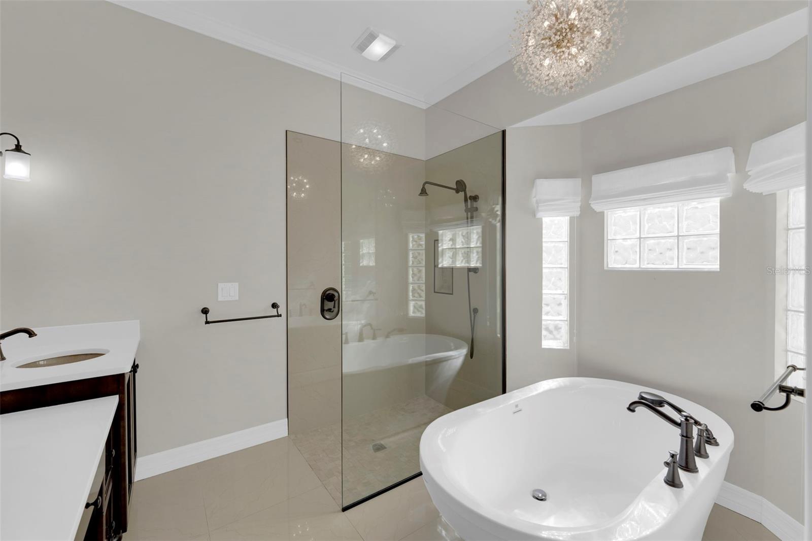 Image 21 of 41 For 8642 Lake Circle