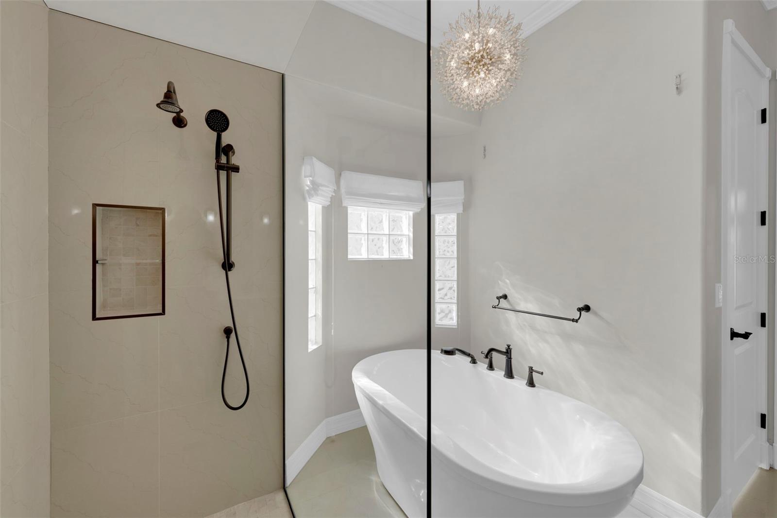 Image 23 of 41 For 8642 Lake Circle