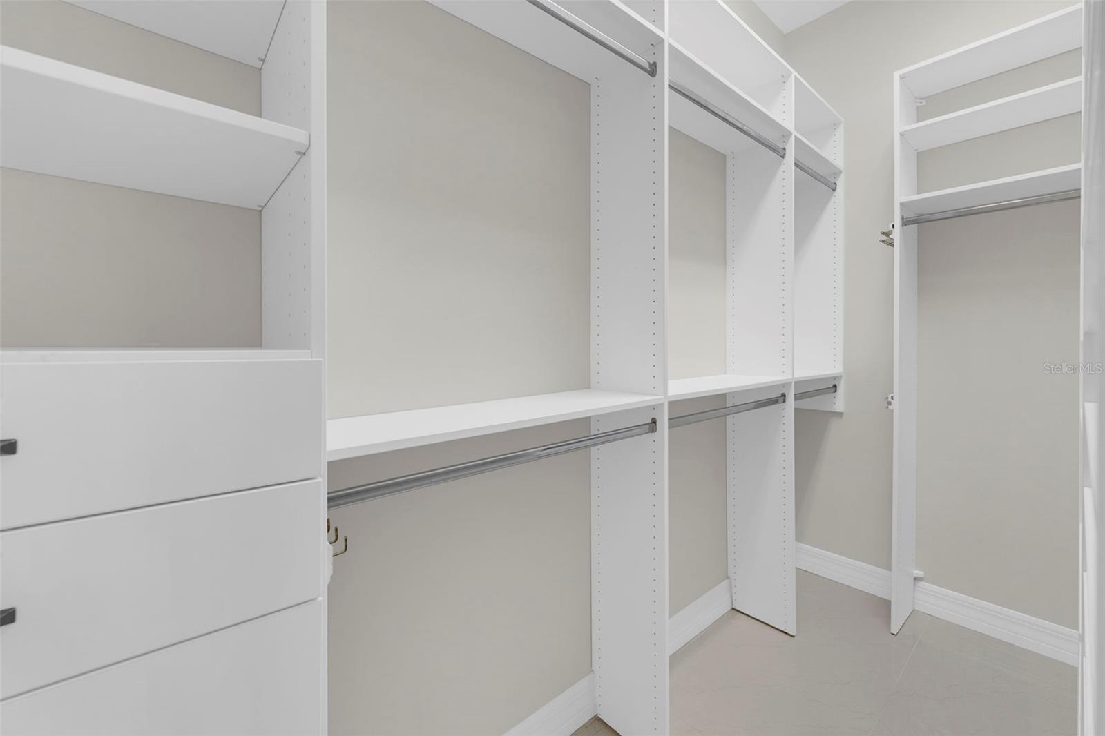 Image 25 of 41 For 8642 Lake Circle