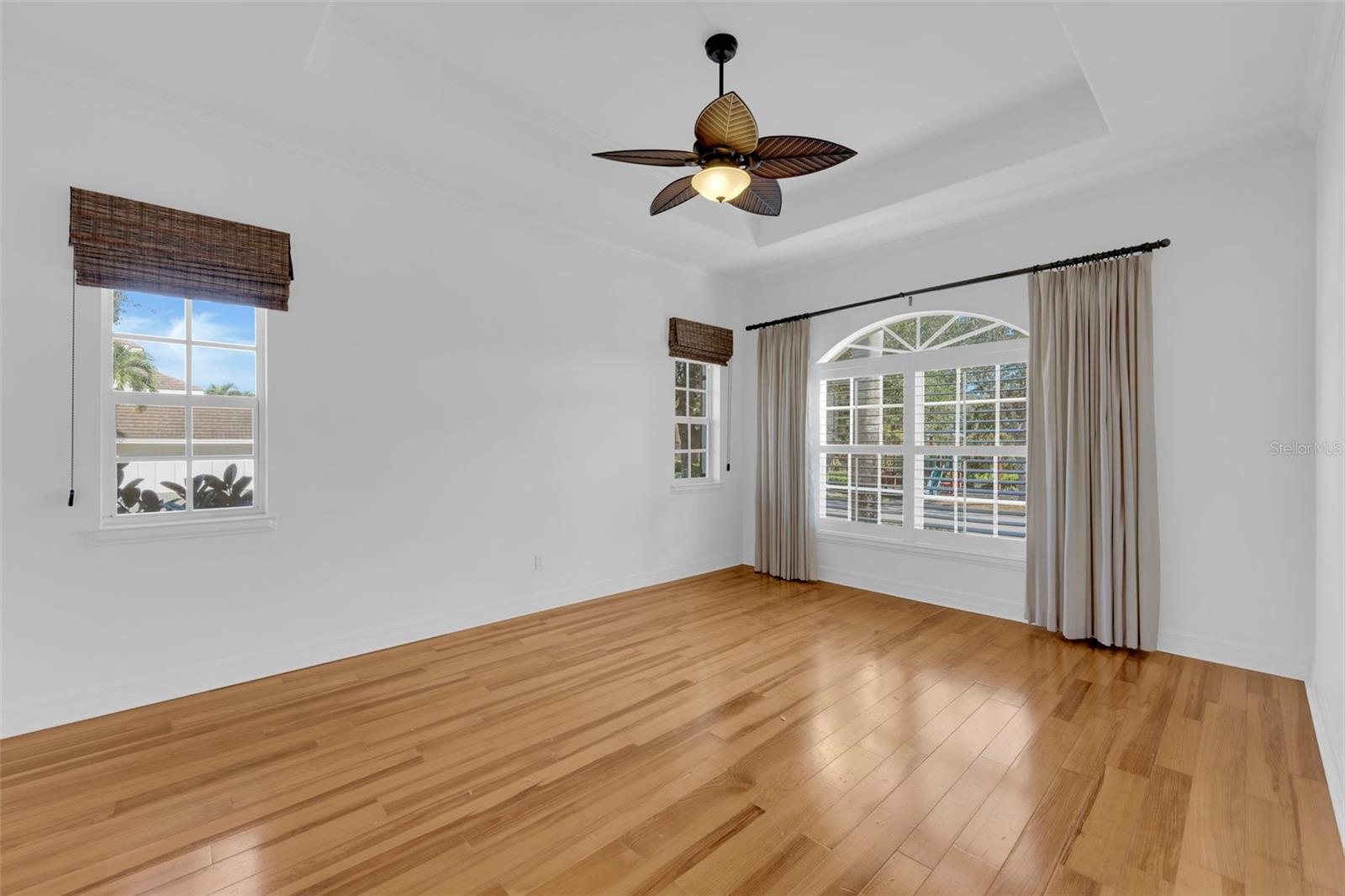 Image 26 of 41 For 8642 Lake Circle