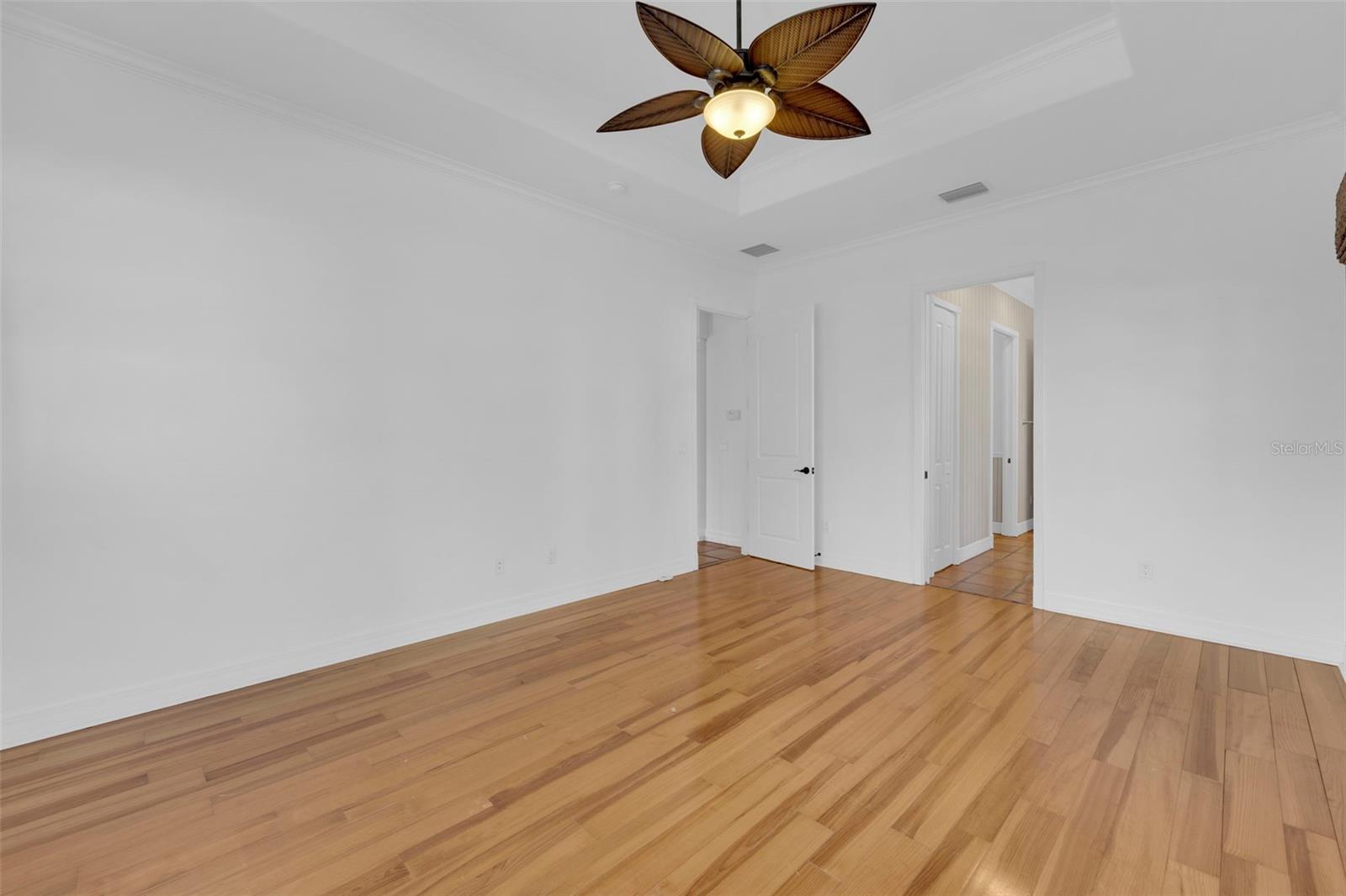 Image 27 of 41 For 8642 Lake Circle