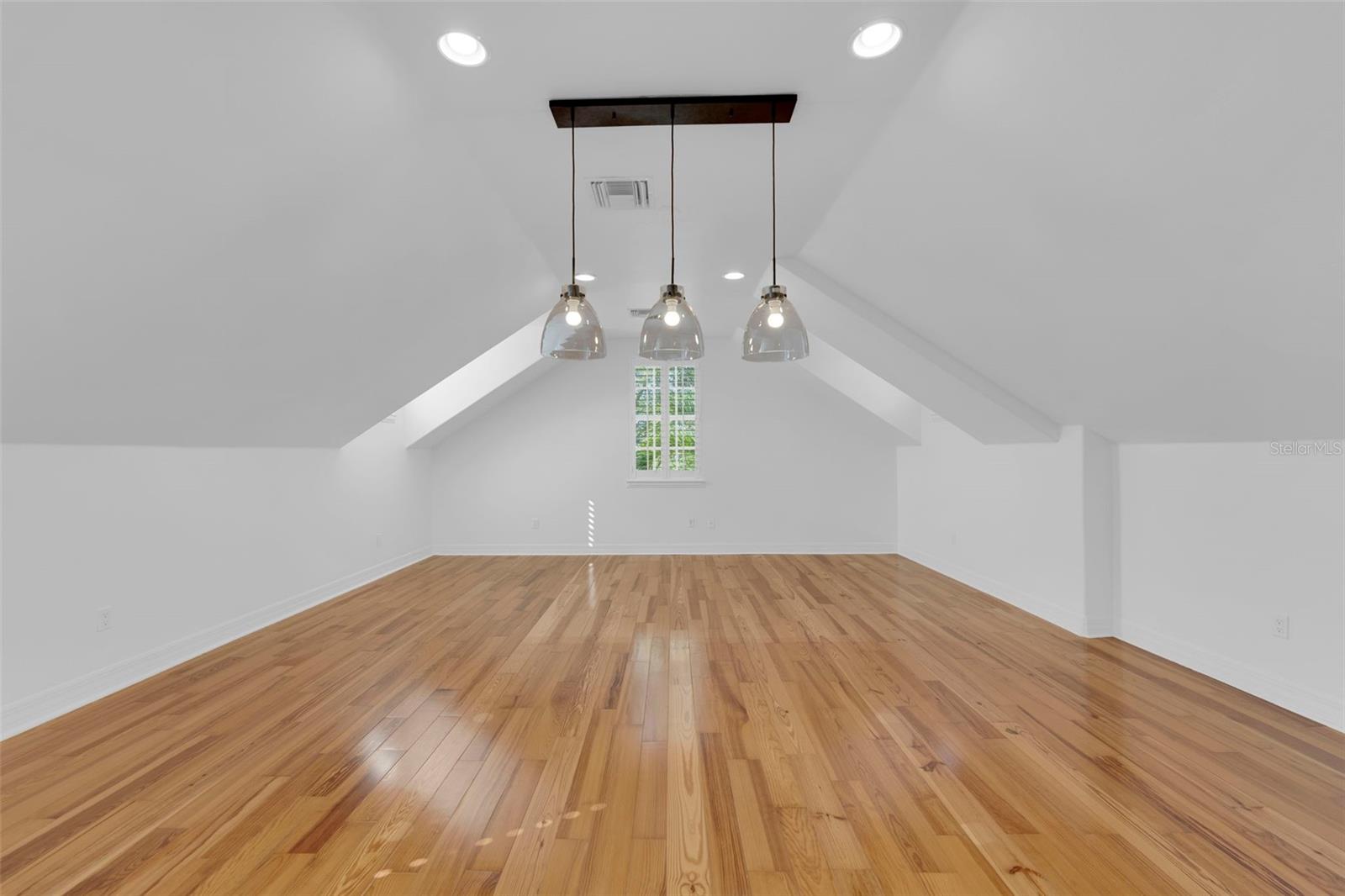 Image 28 of 41 For 8642 Lake Circle