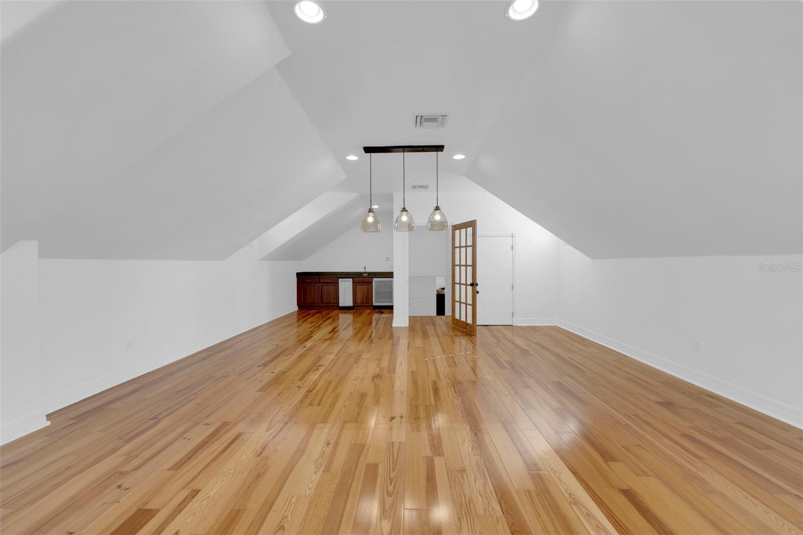 Image 29 of 41 For 8642 Lake Circle