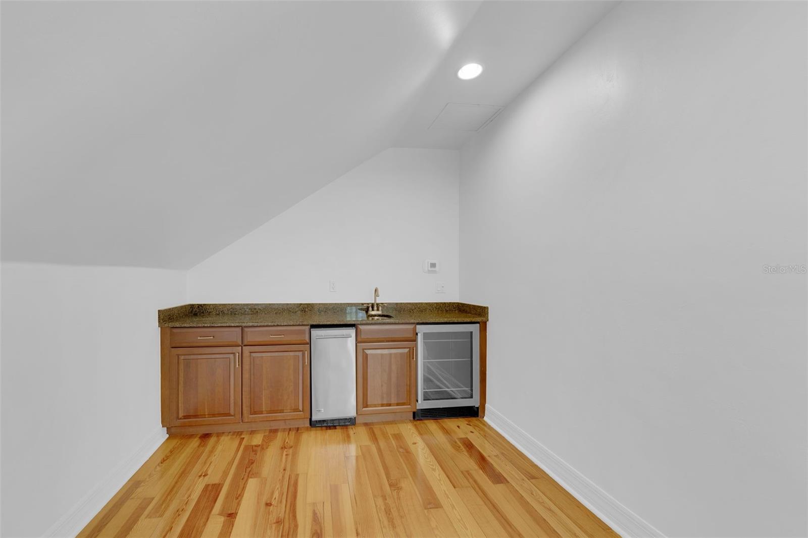 Image 30 of 41 For 8642 Lake Circle