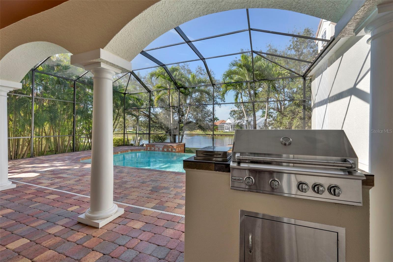 Image 36 of 41 For 8642 Lake Circle