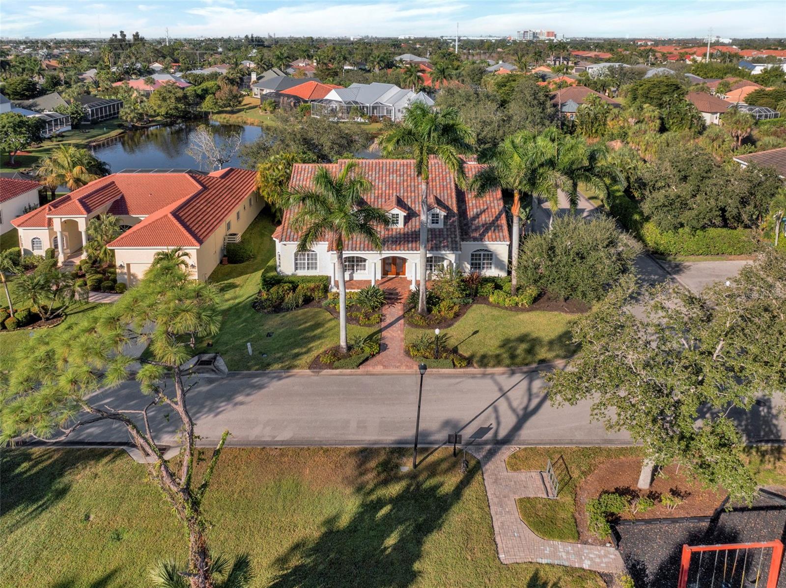 Image 4 of 41 For 8642 Lake Circle