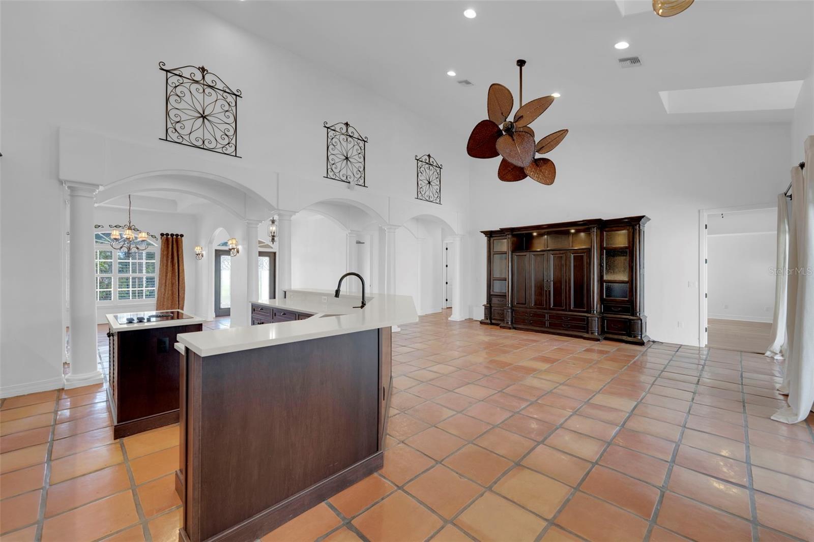 Image 5 of 41 For 8642 Lake Circle