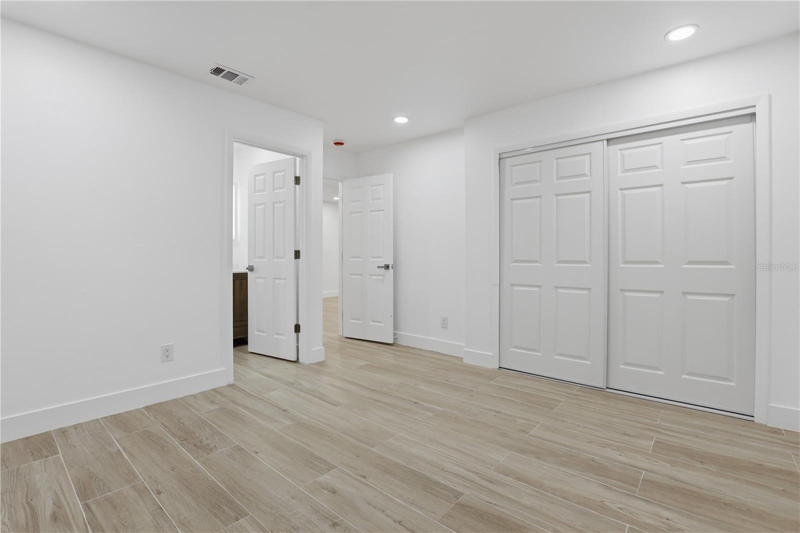 Image 11 of 32 For 7595-7599 Winged Foot Drive