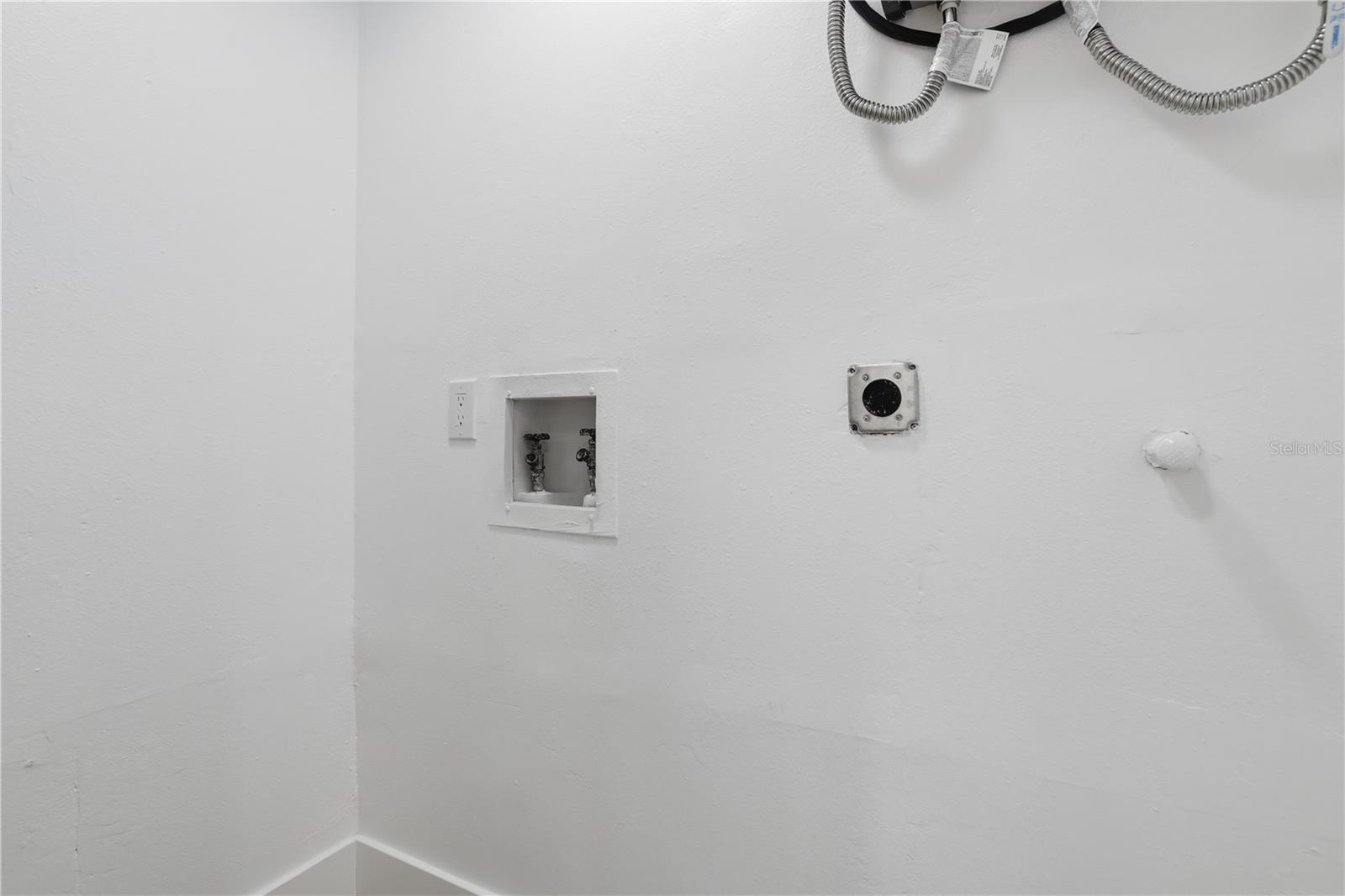 Image 15 of 32 For 7595-7599 Winged Foot Drive