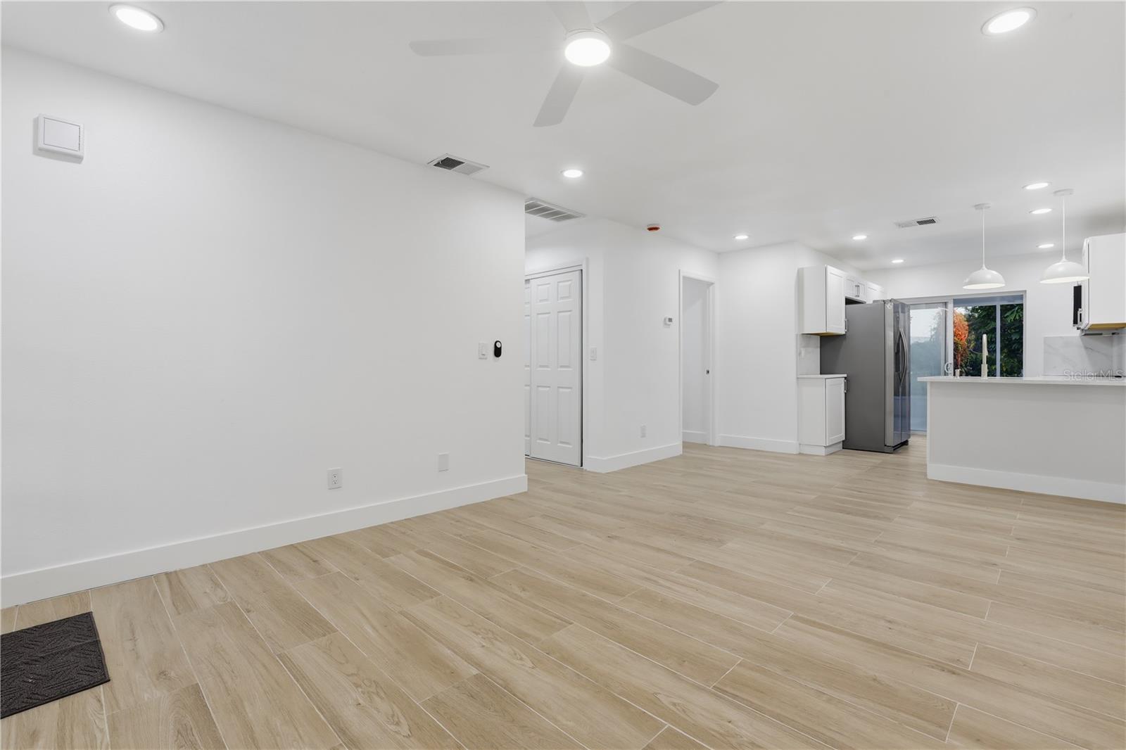 Image 6 of 32 For 7595-7599 Winged Foot Drive