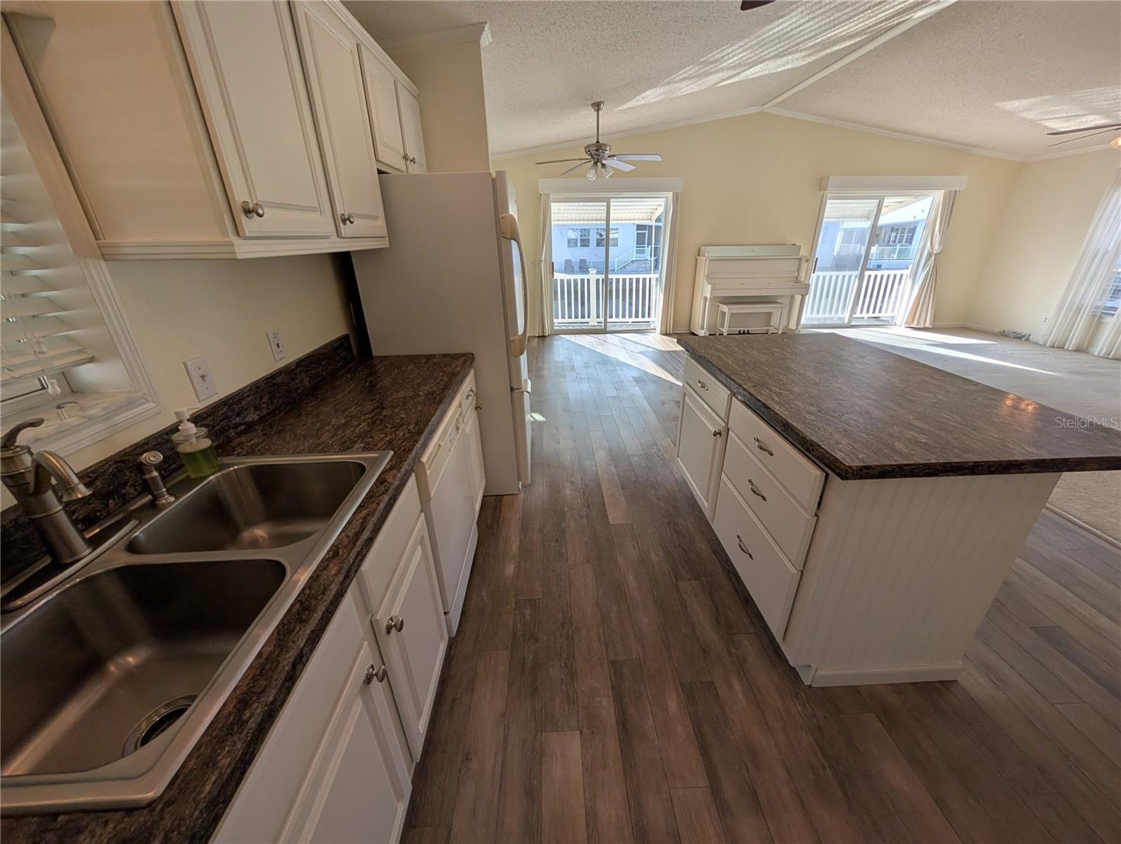 Image 15 of 78 For 4300 Riverside Drive 86