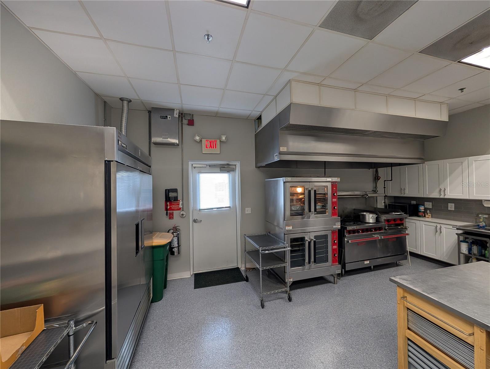 Image 55 of 78 For 4300 Riverside Drive 86