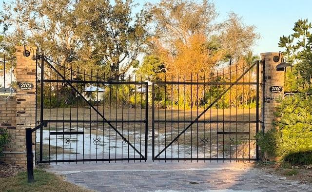 Image 2 of 9 For 2105 Jamaica Way