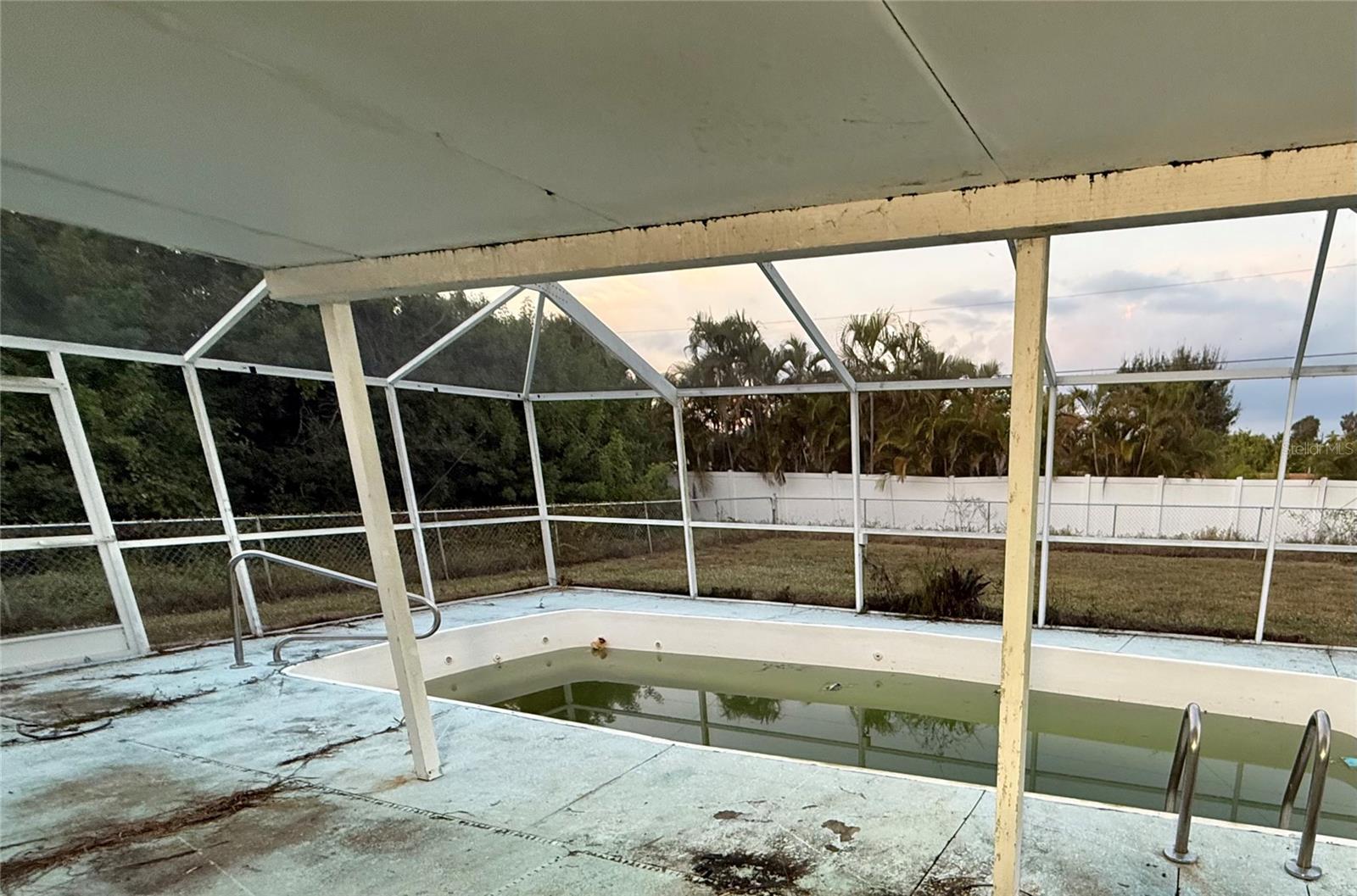 Image 12 of 19 For 11048 Vanessa Avenue