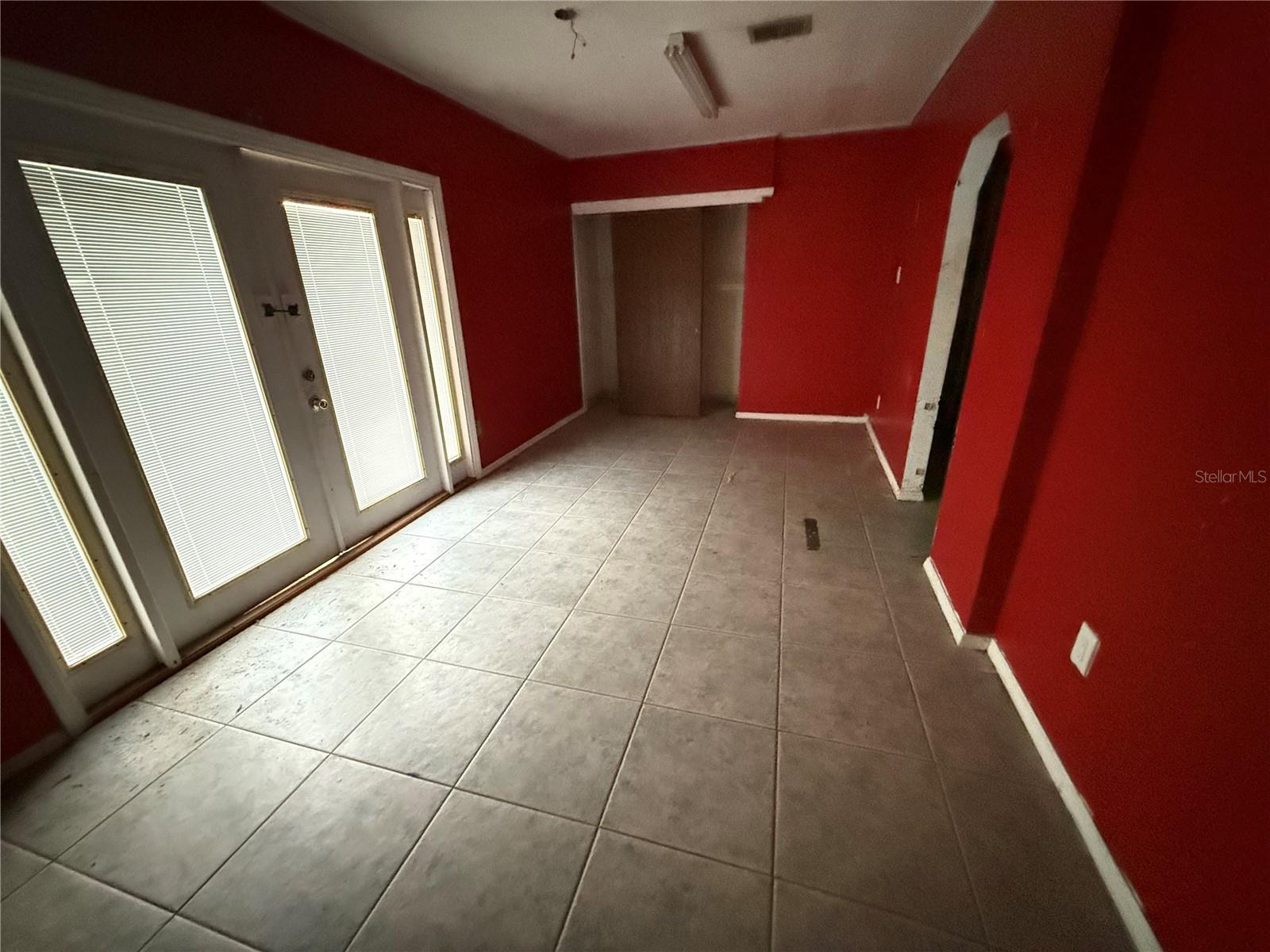 Image 13 of 19 For 11048 Vanessa Avenue