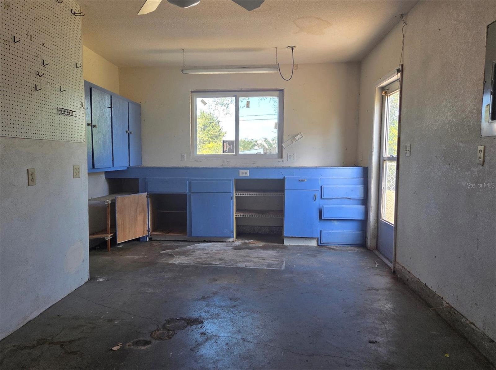 Image 14 of 19 For 11048 Vanessa Avenue